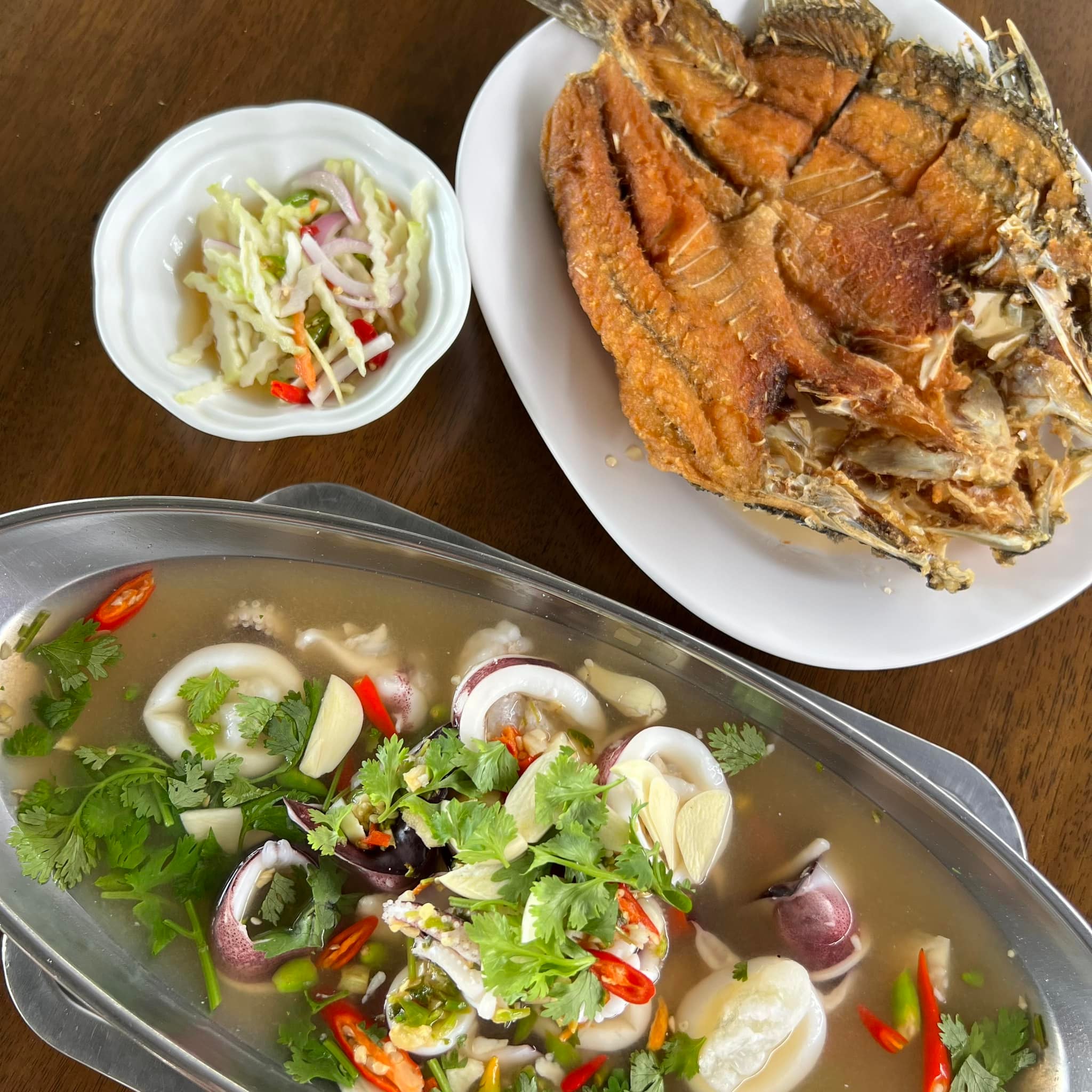 บ้านโพธิ์ริเวอร์ไซด์, ร้านอาหารมธุรสเรือนแพ, Baan Melon Desert, ร้านบ้านเบญฯ, บ้านปูกรรเชียง, ร้านกุ้งนาง, ร้านชวนมา ริมแม่น้ำบางปะกง, ครัวแม่ส้มเกลี้ยง, ครัวปลาเถื่อน, แพเคียงน้ำ, ลุงตีฟและยาย, รวยเรือนแพ, เอกเขนก, ชัยครับ, แพพยงค์ ริมน้ำ, 111/11 บ้านริมคลอง, มีน้ำ มีปลา cafe&amp;restaurant