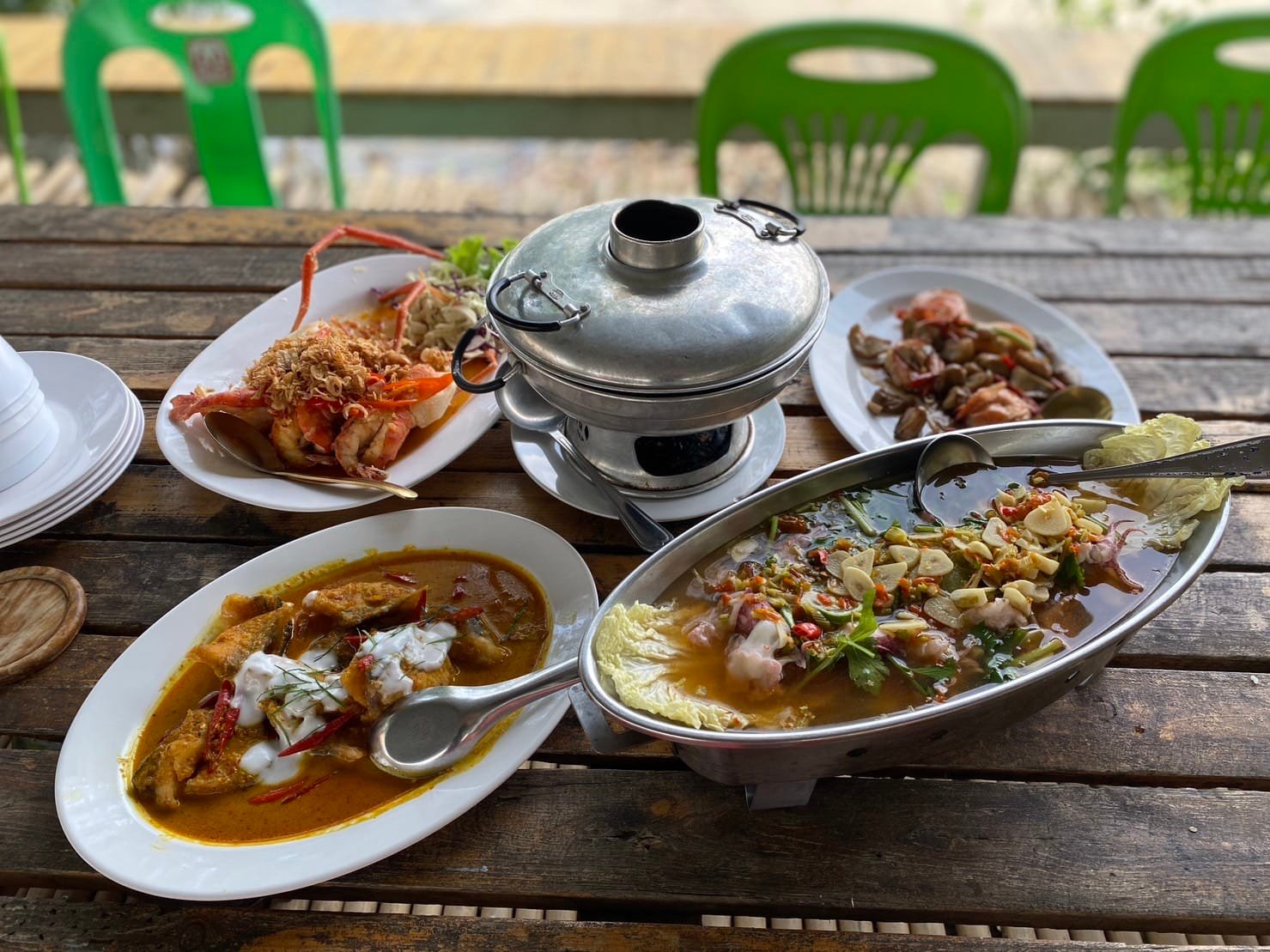 บ้านโพธิ์ริเวอร์ไซด์, ร้านอาหารมธุรสเรือนแพ, Baan Melon Desert, ร้านบ้านเบญฯ, บ้านปูกรรเชียง, ร้านกุ้งนาง, ร้านชวนมา ริมแม่น้ำบางปะกง, ครัวแม่ส้มเกลี้ยง, ครัวปลาเถื่อน, แพเคียงน้ำ, ลุงตีฟและยาย, รวยเรือนแพ, เอกเขนก, ชัยครับ, แพพยงค์ ริมน้ำ, 111/11 บ้านริมคลอง, มีน้ำ มีปลา cafe&amp;restaurant