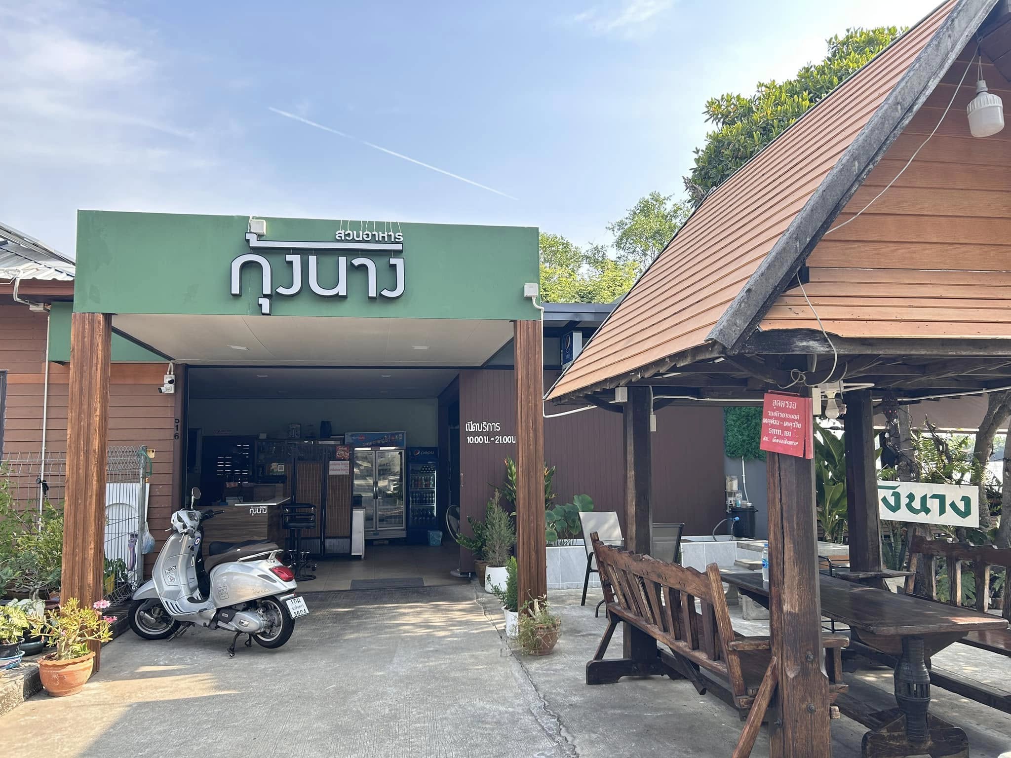 บ้านโพธิ์ริเวอร์ไซด์, ร้านอาหารมธุรสเรือนแพ, Baan Melon Desert, ร้านบ้านเบญฯ, บ้านปูกรรเชียง, ร้านกุ้งนาง, ร้านชวนมา ริมแม่น้ำบางปะกง, ครัวแม่ส้มเกลี้ยง, ครัวปลาเถื่อน, แพเคียงน้ำ, ลุงตีฟและยาย, รวยเรือนแพ, เอกเขนก, ชัยครับ, แพพยงค์ ริมน้ำ, 111/11 บ้านริมคลอง, มีน้ำ มีปลา cafe&amp;restaurant