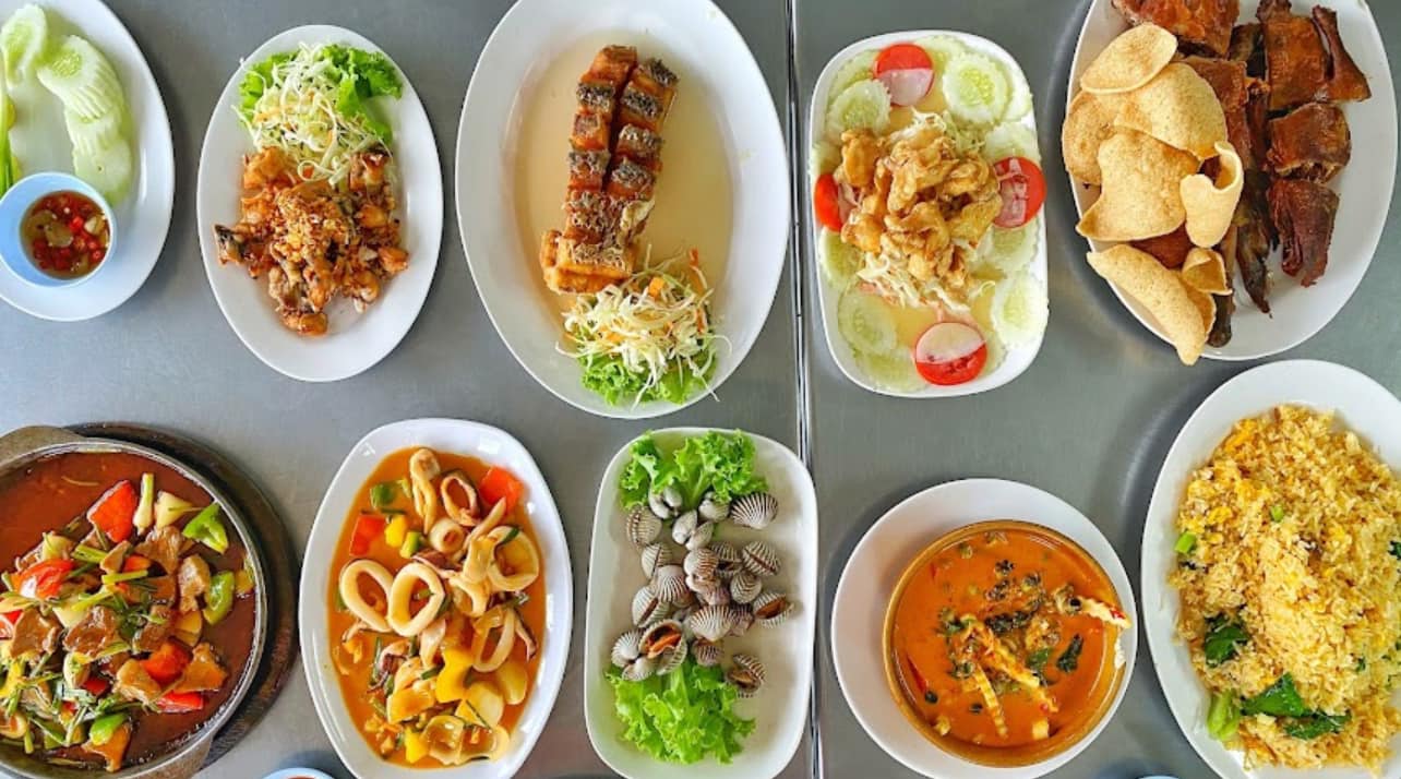 บ้านโพธิ์ริเวอร์ไซด์, ร้านอาหารมธุรสเรือนแพ, Baan Melon Desert, ร้านบ้านเบญฯ, บ้านปูกรรเชียง, ร้านกุ้งนาง, ร้านชวนมา ริมแม่น้ำบางปะกง, ครัวแม่ส้มเกลี้ยง, ครัวปลาเถื่อน, แพเคียงน้ำ, ลุงตีฟและยาย, รวยเรือนแพ, เอกเขนก, ชัยครับ, แพพยงค์ ริมน้ำ, 111/11 บ้านริมคลอง, มีน้ำ มีปลา cafe&amp;restaurant