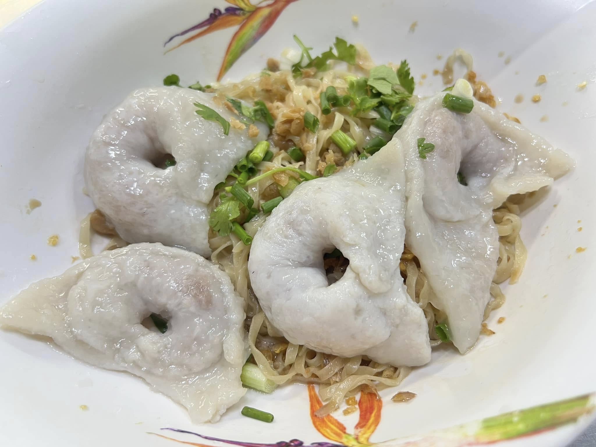 ขนมกุยช่าย หมู่บ้านเศรษฐกิจ, เล่าซา (ลิ้มเล่าซา) เซ็นต์หลุยส์, หม่าล่าชาวเขา Malashaokao, 1:2 Coffee Company, หิว หิว Hiew Hiew, หมูทอดเซ็นต์หลุยส์, กิตติก๋วยเตี๋ยวเป็ด