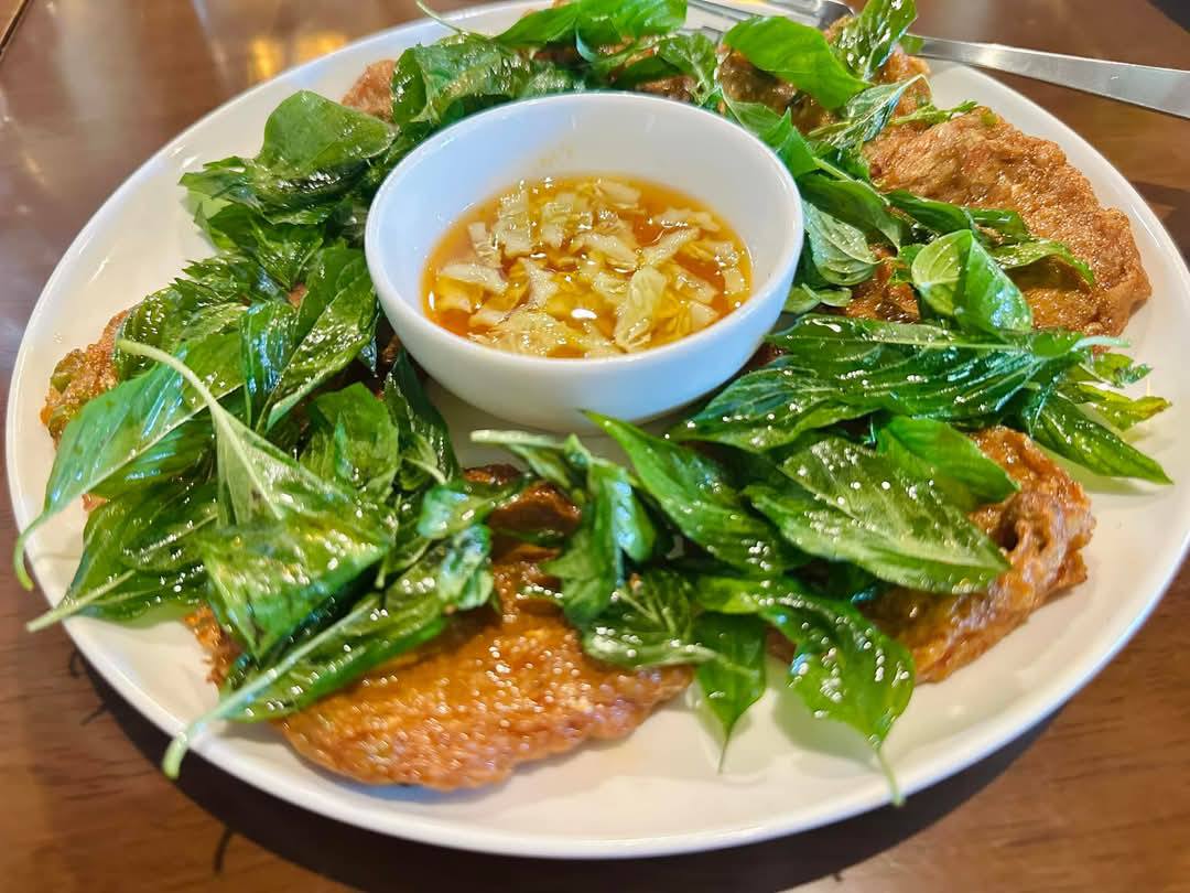 ครัวเจ๊นงค์ซีฟู๊ด, แม่ลูกจันทน์, สาขาบางตะบูน, โคตรหมู, ครัวริมเล ปูเป็น, Luckyseafood 2, ครัวไข่มุกปูเป็น, เจ๊เหมียวทะเลสด, เปลญวน เพชรบุรี, ครัวเพชรน้ำฟ้า, วิวทะเลซีฟู้ดชะอำ, ป้าหยัน, พวงเพชร, ครัวห้วยทราย, กิ่งกาญจน์, รีแล็กซ์ เพชรบุรี, เรือแลเล บางตะบูน, สวนอาหาร "ล้านอร่อย", บางตะบูนเบย์, ครัวปรียานนท์ หาดเจ้าสำราญ, สังเวียนซีฟู้ด Sungwean seafood