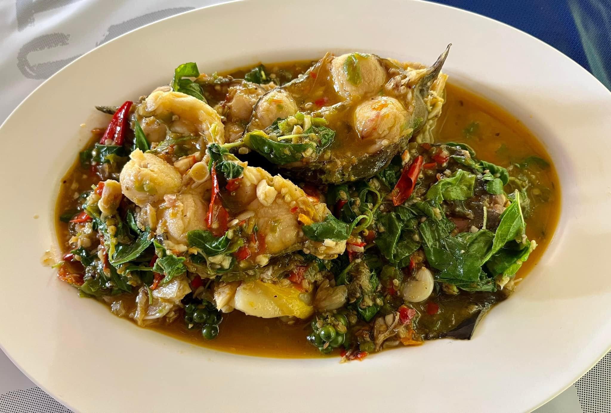 ครัวเจ๊นงค์ซีฟู๊ด, แม่ลูกจันทน์, สาขาบางตะบูน, โคตรหมู, ครัวริมเล ปูเป็น, Luckyseafood 2, ครัวไข่มุกปูเป็น, เจ๊เหมียวทะเลสด, เปลญวน เพชรบุรี, ครัวเพชรน้ำฟ้า, วิวทะเลซีฟู้ดชะอำ, ป้าหยัน, พวงเพชร, ครัวห้วยทราย, กิ่งกาญจน์, รีแล็กซ์ เพชรบุรี, เรือแลเล บางตะบูน, สวนอาหาร "ล้านอร่อย", บางตะบูนเบย์, ครัวปรียานนท์ หาดเจ้าสำราญ, สังเวียนซีฟู้ด Sungwean seafood