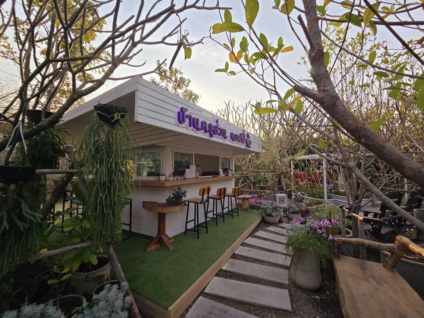 ร้านน้องเจเจ อาหารไทยพื้นบ้าน ซ.หัวหิน43-45, ร้านลุงบังหัวปลาหม้อไฟ หัวหิน, ร้านบ้านครูส่วน by ปลา, Tanya's, ร้านเกี๊ยวปลานำชัย, เจ๊กเปี๊ยะ, ครัวแม่ฬา, บ้านอิสระ, พาสใต้ บาย เชฟเต้หัวหิน Pastay by cheftae, ครัวเจ๊เนี้ยวหัวหิน51, โกหมาก หัวหิน, ซาลาเปาเตาถ่าน BY ยายม่วย, ร้านขนมไทยแม่เก็บหัวหิน, ครัวแม่กะเมย