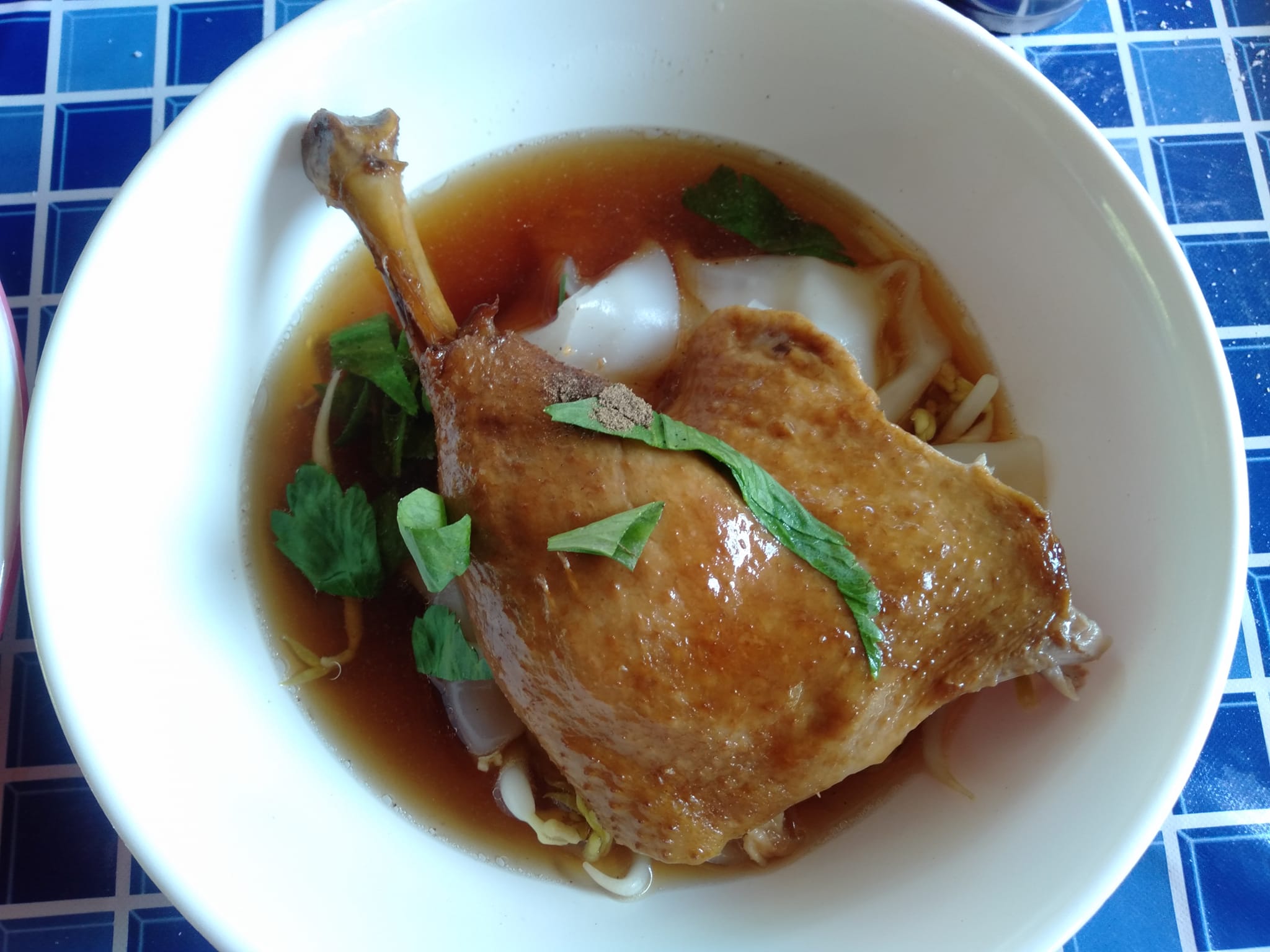 ร้านก๋วยเตี๋ยวยายปุก วัดธรรมนิมิต จ.สมุทรสงคราม, เตี๋ยว ตก กะลา, ก๋องเมงจั้น บะหมี่เกี๊ยว, ร้านอาหาร เกาเหลากรุงไทย, ก๋วยเตี๋ยวหมูมะนาว แม่บุญมี, ก๋วยเตี๋ยวเรือแคปลั่น หมูน้ำตก-น้ำแดง, แซ่บเตี๋ยวห้อยขา บ้าน ณ ตุ๊กจ้า, ก๋วยเตี๋ยวเนื้อ-หมูน้ำแดง ลุงพร เจ้าเก่าคลองตะโก, ก๋วยเตี๋ยวหมูย่างกะทิสด อัมพวา, ก๋วยเตี๋ยวปลาคลองโคน, เจ๊เล็กก๋วยเตี๋ยวเป็ด วัดแก้วฟ้า, ร้านลูกชิ้นวีระ แม่กลอง, ร้านชุ้นพานิช เจ้อั้ง, บ้านเตี๋ยวทรงไทย