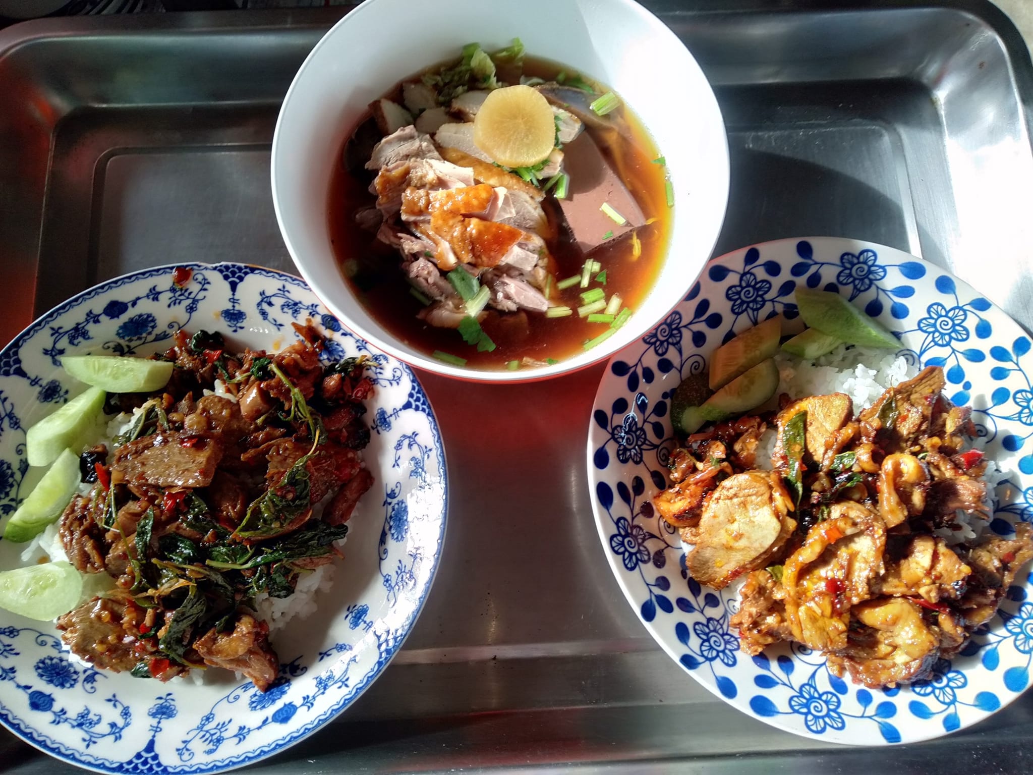 ร้านก๋วยเตี๋ยวยายปุก วัดธรรมนิมิต จ.สมุทรสงคราม, เตี๋ยว ตก กะลา, ก๋องเมงจั้น บะหมี่เกี๊ยว, ร้านอาหาร เกาเหลากรุงไทย, ก๋วยเตี๋ยวหมูมะนาว แม่บุญมี, ก๋วยเตี๋ยวเรือแคปลั่น หมูน้ำตก-น้ำแดง, แซ่บเตี๋ยวห้อยขา บ้าน ณ ตุ๊กจ้า, ก๋วยเตี๋ยวเนื้อ-หมูน้ำแดง ลุงพร เจ้าเก่าคลองตะโก, ก๋วยเตี๋ยวหมูย่างกะทิสด อัมพวา, ก๋วยเตี๋ยวปลาคลองโคน, เจ๊เล็กก๋วยเตี๋ยวเป็ด วัดแก้วฟ้า, ร้านลูกชิ้นวีระ แม่กลอง, ร้านชุ้นพานิช เจ้อั้ง, บ้านเตี๋ยวทรงไทย