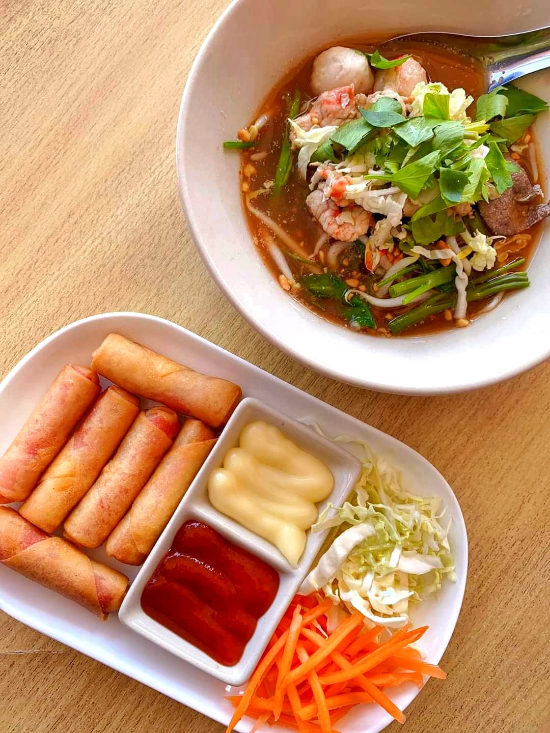 ร้านก๋วยเตี๋ยวยายปุก วัดธรรมนิมิต จ.สมุทรสงคราม, เตี๋ยว ตก กะลา, ก๋องเมงจั้น บะหมี่เกี๊ยว, ร้านอาหาร เกาเหลากรุงไทย, ก๋วยเตี๋ยวหมูมะนาว แม่บุญมี, ก๋วยเตี๋ยวเรือแคปลั่น หมูน้ำตก-น้ำแดง, แซ่บเตี๋ยวห้อยขา บ้าน ณ ตุ๊กจ้า, ก๋วยเตี๋ยวเนื้อ-หมูน้ำแดง ลุงพร เจ้าเก่าคลองตะโก, ก๋วยเตี๋ยวหมูย่างกะทิสด อัมพวา, ก๋วยเตี๋ยวปลาคลองโคน, เจ๊เล็กก๋วยเตี๋ยวเป็ด วัดแก้วฟ้า, ร้านลูกชิ้นวีระ แม่กลอง, ร้านชุ้นพานิช เจ้อั้ง, บ้านเตี๋ยวทรงไทย