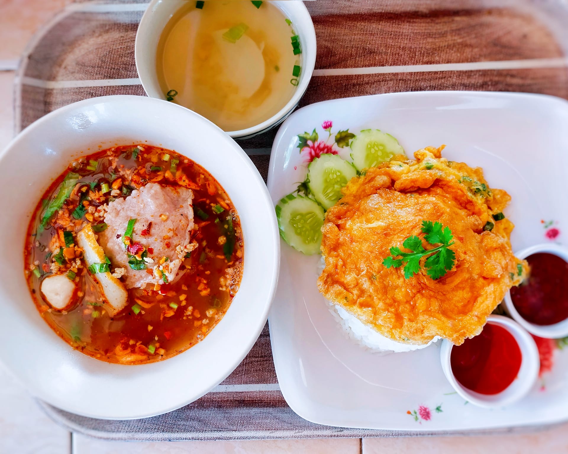 ร้านก๋วยเตี๋ยวยายปุก วัดธรรมนิมิต จ.สมุทรสงคราม, เตี๋ยว ตก กะลา, ก๋องเมงจั้น บะหมี่เกี๊ยว, ร้านอาหาร เกาเหลากรุงไทย, ก๋วยเตี๋ยวหมูมะนาว แม่บุญมี, ก๋วยเตี๋ยวเรือแคปลั่น หมูน้ำตก-น้ำแดง, แซ่บเตี๋ยวห้อยขา บ้าน ณ ตุ๊กจ้า, ก๋วยเตี๋ยวเนื้อ-หมูน้ำแดง ลุงพร เจ้าเก่าคลองตะโก, ก๋วยเตี๋ยวหมูย่างกะทิสด อัมพวา, ก๋วยเตี๋ยวปลาคลองโคน, เจ๊เล็กก๋วยเตี๋ยวเป็ด วัดแก้วฟ้า, ร้านลูกชิ้นวีระ แม่กลอง, ร้านชุ้นพานิช เจ้อั้ง, บ้านเตี๋ยวทรงไทย