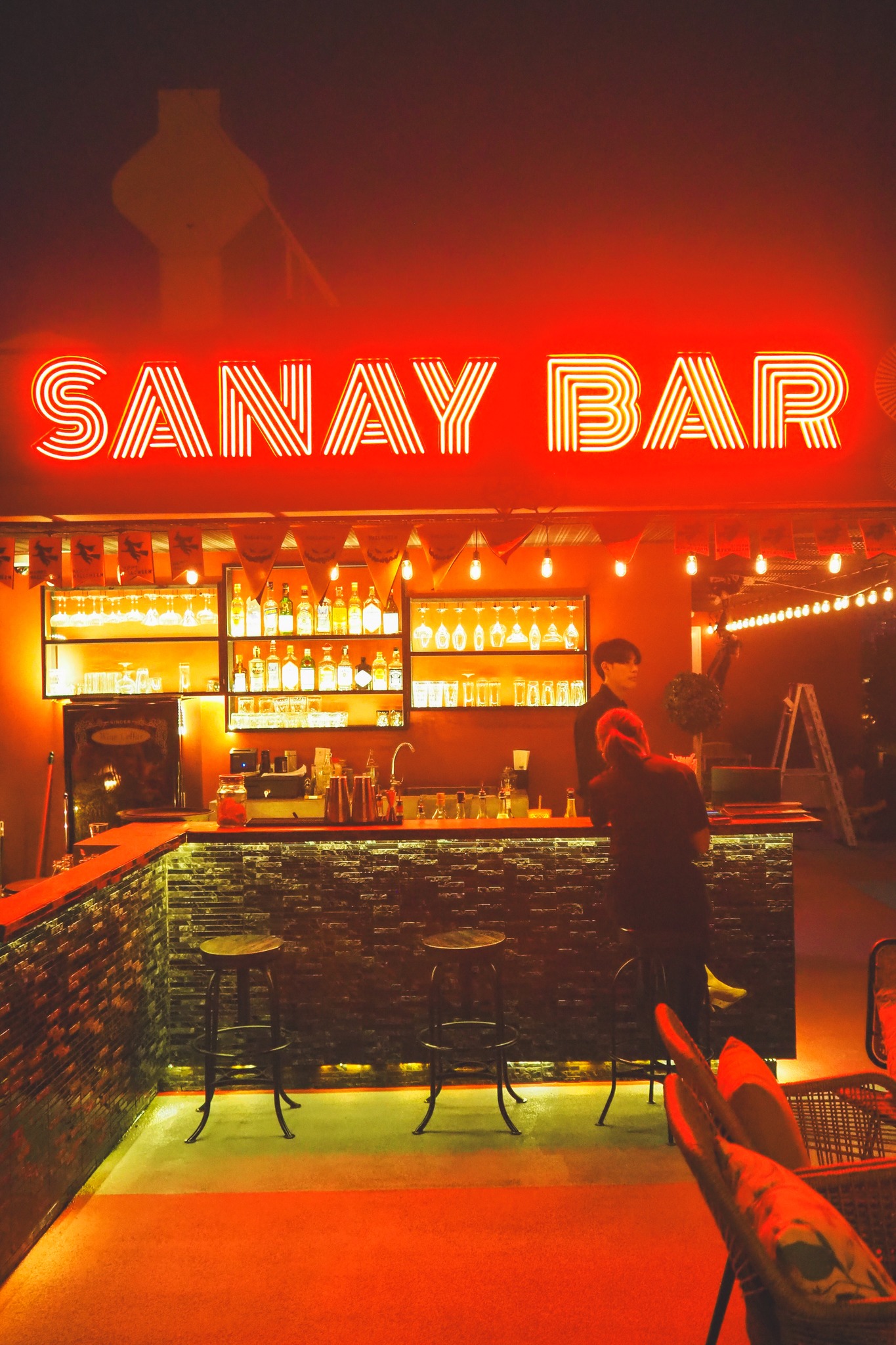 Level 50 by SEE FAH, Sanay Rooftop Bar, Cosmo Bar Bkk, Flashback Rooftop Bar, Dumbo BKK, Wallflowers Cafe, LeeLa Bar, 342 Bar, Peak-A-Boo Bar, SwingBar