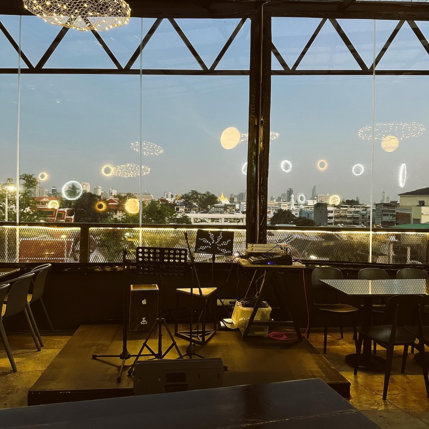 Level 50 by SEE FAH, Sanay Rooftop Bar, Cosmo Bar Bkk, Flashback Rooftop Bar, Dumbo BKK, Wallflowers Cafe, LeeLa Bar, 342 Bar, Peak-A-Boo Bar, SwingBar