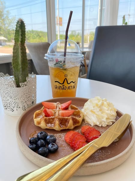 YOO CHAN CAFE, เล เกลือ คาเฟ่, Momentum Cafe, Sugar Dish Homemade Cake, แดดส่องคาเฟ่, Chan Cafe', URSular Cafe, ปูจ๋าคาเฟ่ จันทบุรี, บางเวลา กาแฟและแกลเลอรี่