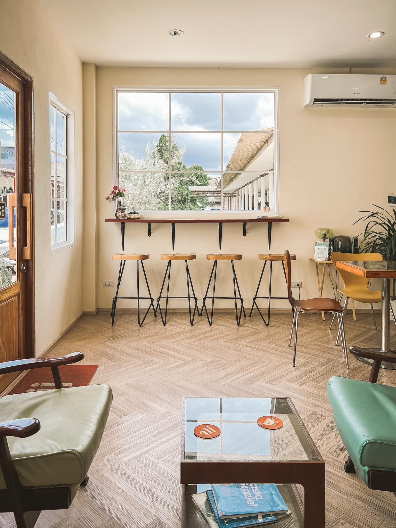 YOO CHAN CAFE, เล เกลือ คาเฟ่, Momentum Cafe, Sugar Dish Homemade Cake, แดดส่องคาเฟ่, Chan Cafe', URSular Cafe, ปูจ๋าคาเฟ่ จันทบุรี, บางเวลา กาแฟและแกลเลอรี่