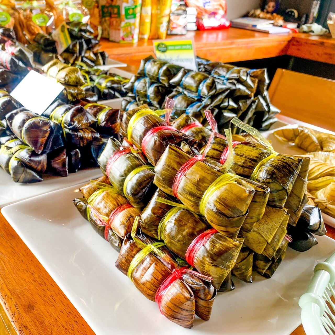 สะหวา, กลมกล่อม, ดอนญ่า, ต้นทาง, ครัวมะเรือง, ร้านข้าวต้ม 2500, เนินขุมทองการ์เด้นท์, นานหยวนบะหมี่เกี๊ยวกุ้ง, สาขากองบิน 56, ไก่ทอดเดชา, สาขาสนามบินหาดใหญ่, สบันงา, เหม่ยเหว่ย สาขาถนนสนามบิน, ร้านข้าวต้มมัดเนินขุมทอง คาเฟ่อาหารใต้