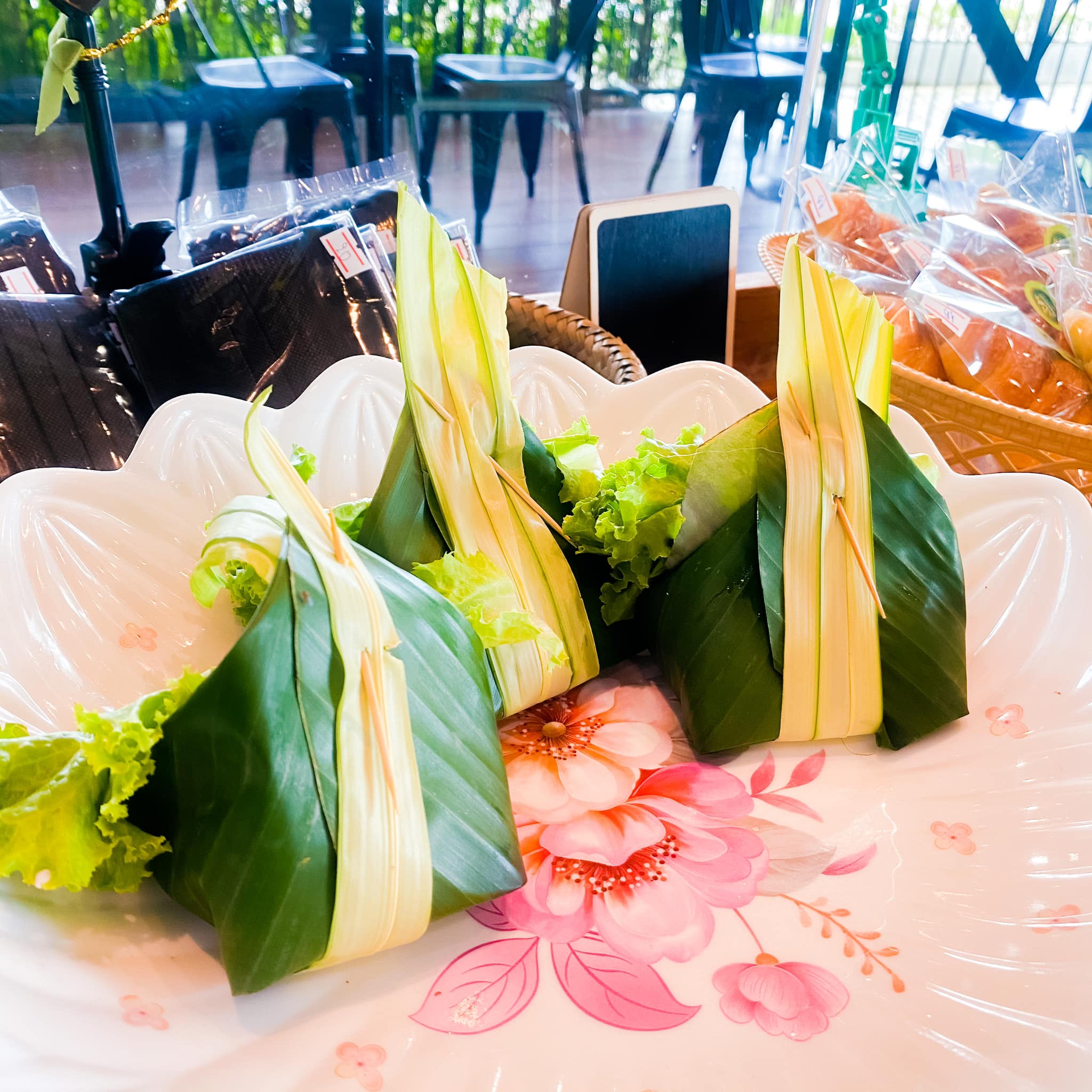 สะหวา, กลมกล่อม, ดอนญ่า, ต้นทาง, ครัวมะเรือง, ร้านข้าวต้ม 2500, เนินขุมทองการ์เด้นท์, นานหยวนบะหมี่เกี๊ยวกุ้ง, สาขากองบิน 56, ไก่ทอดเดชา, สาขาสนามบินหาดใหญ่, สบันงา, เหม่ยเหว่ย สาขาถนนสนามบิน, ร้านข้าวต้มมัดเนินขุมทอง คาเฟ่อาหารใต้