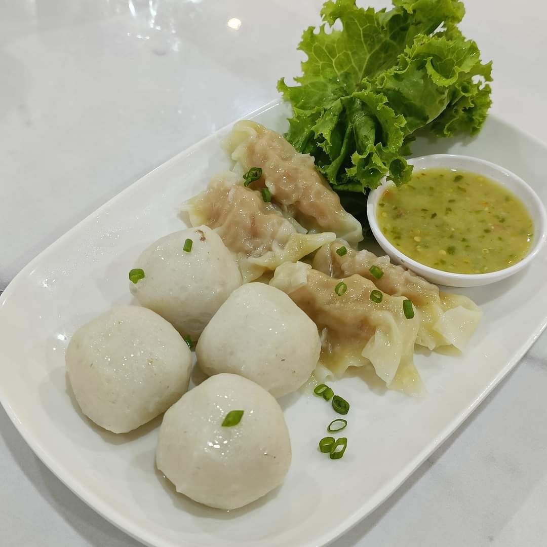 สะหวา, กลมกล่อม, ดอนญ่า, ต้นทาง, ครัวมะเรือง, ร้านข้าวต้ม 2500, เนินขุมทองการ์เด้นท์, นานหยวนบะหมี่เกี๊ยวกุ้ง, สาขากองบิน 56, ไก่ทอดเดชา, สาขาสนามบินหาดใหญ่, สบันงา, เหม่ยเหว่ย สาขาถนนสนามบิน, ร้านข้าวต้มมัดเนินขุมทอง คาเฟ่อาหารใต้