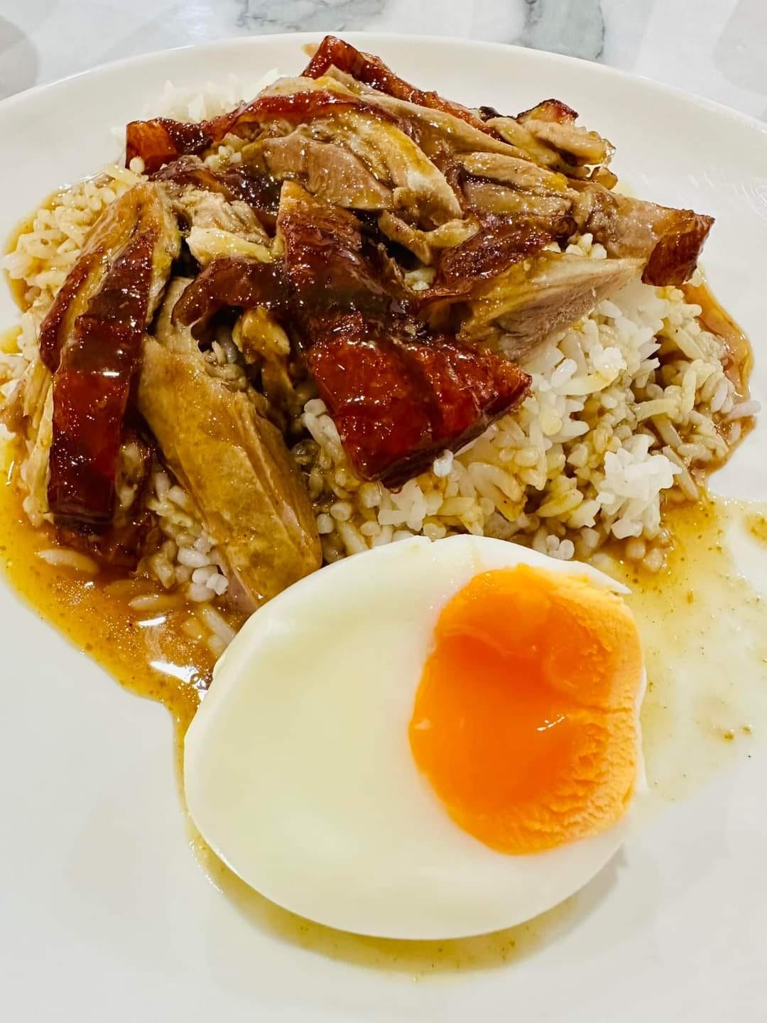 สะหวา, กลมกล่อม, ดอนญ่า, ต้นทาง, ครัวมะเรือง, ร้านข้าวต้ม 2500, เนินขุมทองการ์เด้นท์, นานหยวนบะหมี่เกี๊ยวกุ้ง, สาขากองบิน 56, ไก่ทอดเดชา, สาขาสนามบินหาดใหญ่, สบันงา, เหม่ยเหว่ย สาขาถนนสนามบิน, ร้านข้าวต้มมัดเนินขุมทอง คาเฟ่อาหารใต้