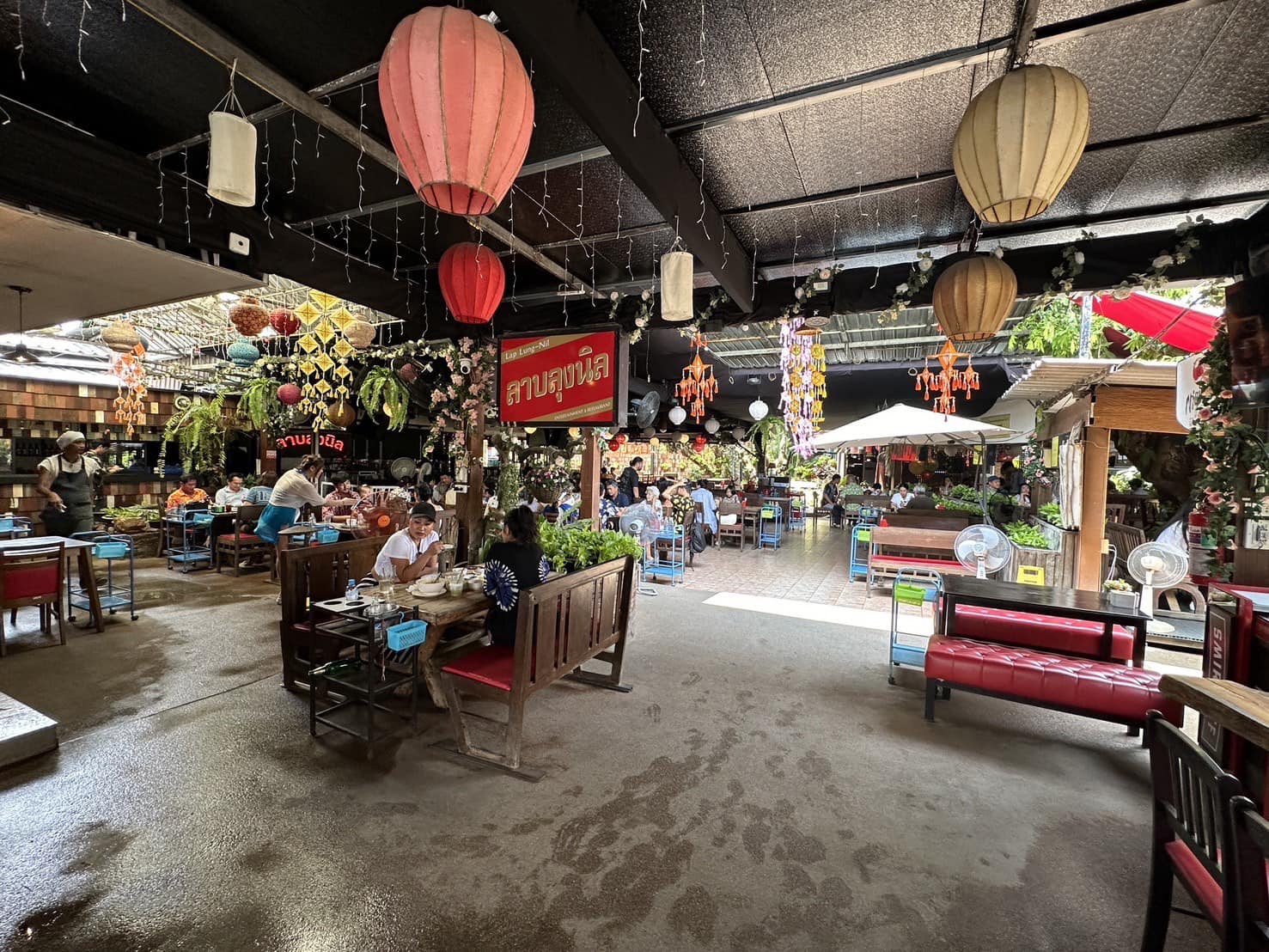 อะนะตะการ์เดนชิล, ดาวคะนองลำพูน, เฮียจั๊ว เกาเหลาเลือดหมู, ข้าวซอยบ้านยอง, ขนมเส้นหม้อดิน, Lap-Lungnil Fanpage-ร้านลาบลุงนิล ลำพูน, ร้านอาหาร ม่วนใจ๋ปลาจุ่ม ลำพูน, ก๋วยเตี๋ยวหมูตุ๋นลำไย, ก๋วยเตี๋ยวคุณแดง, เตี๋ยวสุขใจ “อัพเกรด”, My Vietnam Lamphun - มายเวียดนามลำพูน, NA TEA TIME, Chef's house