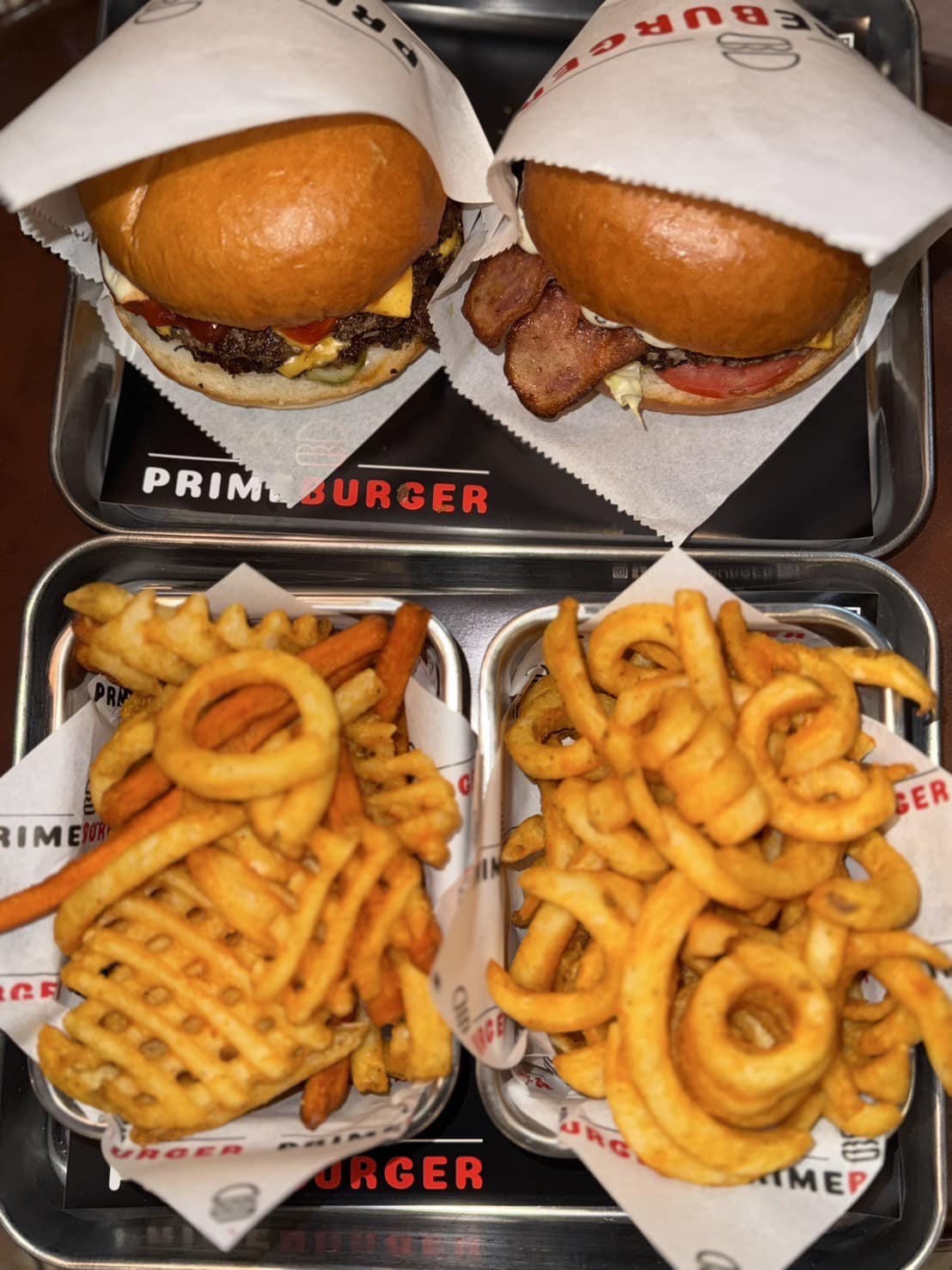 Moonshine Bar, พิซซ่าลันตา Pizza Lanta, Chart Bar, At-Mosphere Rooftop Cafe', Molly, Buddy Beer, Fu Bar, Prime Burger Khaosan, Ranee’s Restaurant, Hippie De Bar