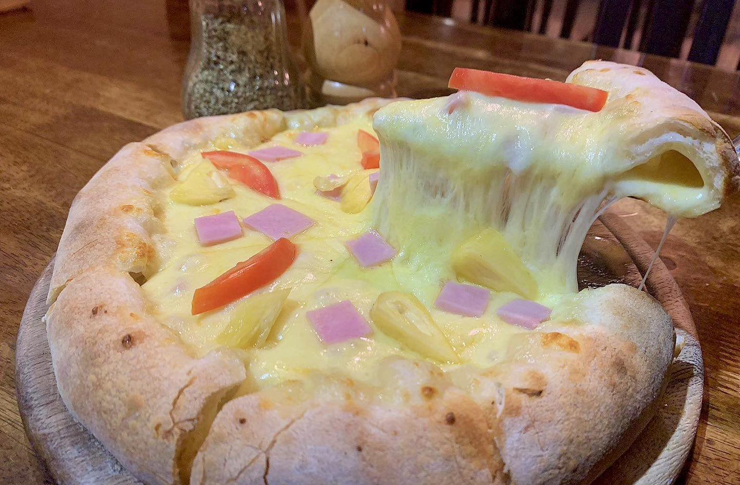 Moonshine Bar, พิซซ่าลันตา Pizza Lanta, Chart Bar, At-Mosphere Rooftop Cafe', Molly, Buddy Beer, Fu Bar, Prime Burger Khaosan, Ranee’s Restaurant, Hippie De Bar