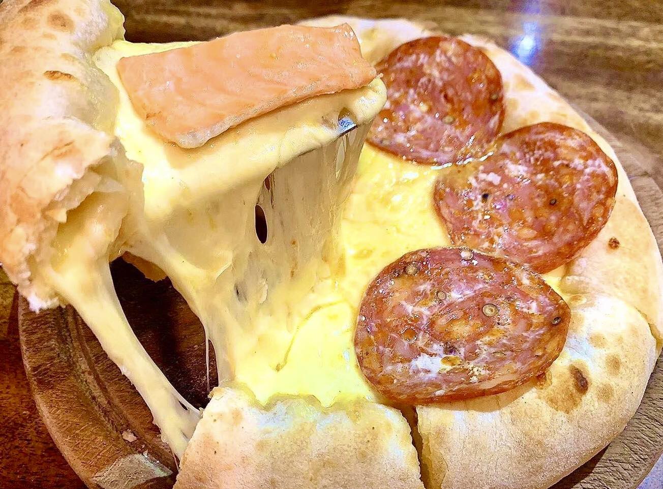 Moonshine Bar, พิซซ่าลันตา Pizza Lanta, Chart Bar, At-Mosphere Rooftop Cafe', Molly, Buddy Beer, Fu Bar, Prime Burger Khaosan, Ranee’s Restaurant, Hippie De Bar