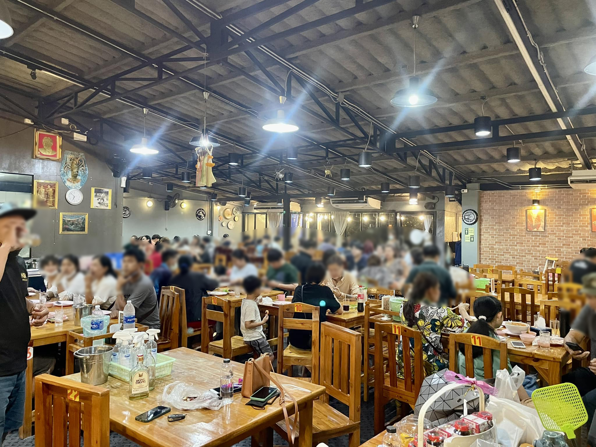 ชายน้ำ, ทรัพย์เจริญซีฟู๊ด-ดำ, กุ้งเผาราชคราม, บ้านอยุธยารมย์, บ้านไม้ริมน้ำ, แกรนด์เจ้าพระญา, บ้านอู่ทอง