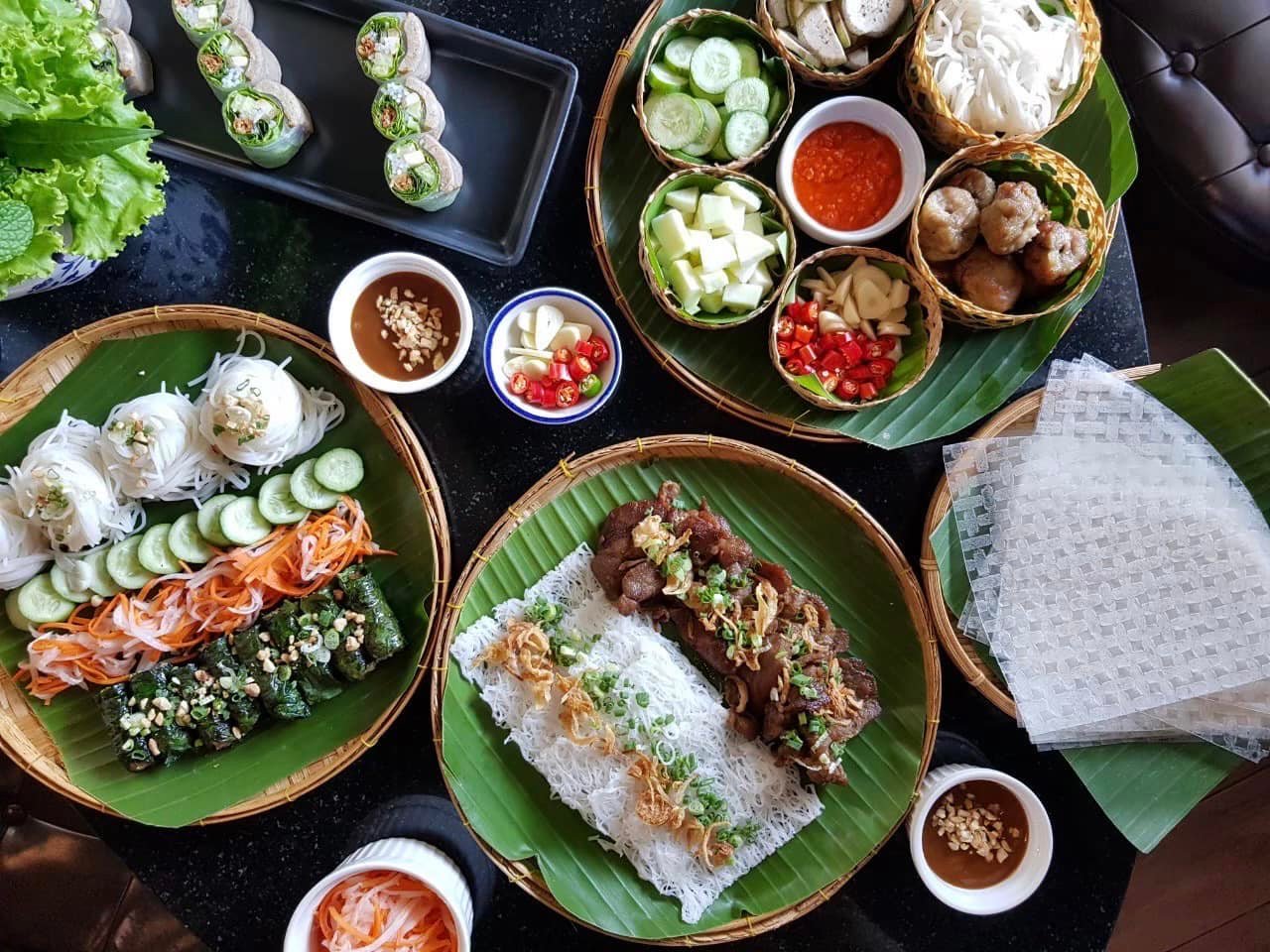 โย่งราดหน้าหมูอึ๋ม, ร้านก๋วยเตี๋ยวเจ้โหงว - ซอยเจริญสุข คลองเตย, ร้านอาหารชวนโภชนา ข้าวต้มโต้รุ่ง, ร้านอาหารหลงจู เกี๊ยวเมืองจีน, Vietnamese and More