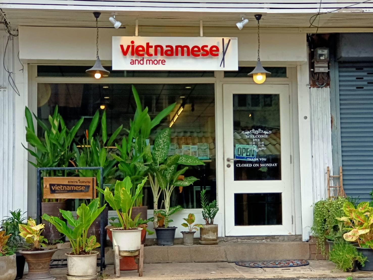 โย่งราดหน้าหมูอึ๋ม, ร้านก๋วยเตี๋ยวเจ้โหงว - ซอยเจริญสุข คลองเตย, ร้านอาหารชวนโภชนา ข้าวต้มโต้รุ่ง, ร้านอาหารหลงจู เกี๊ยวเมืองจีน, Vietnamese and More