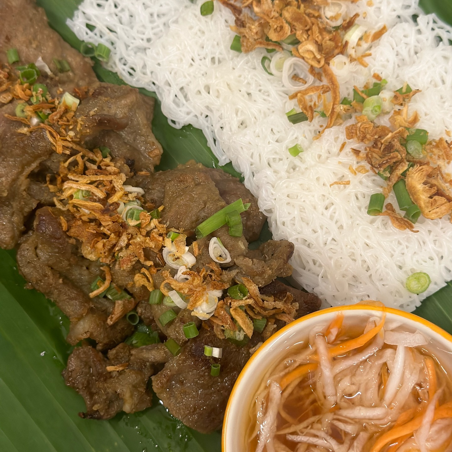 โย่งราดหน้าหมูอึ๋ม, ร้านก๋วยเตี๋ยวเจ้โหงว - ซอยเจริญสุข คลองเตย, ร้านอาหารชวนโภชนา ข้าวต้มโต้รุ่ง, ร้านอาหารหลงจู เกี๊ยวเมืองจีน, Vietnamese and More