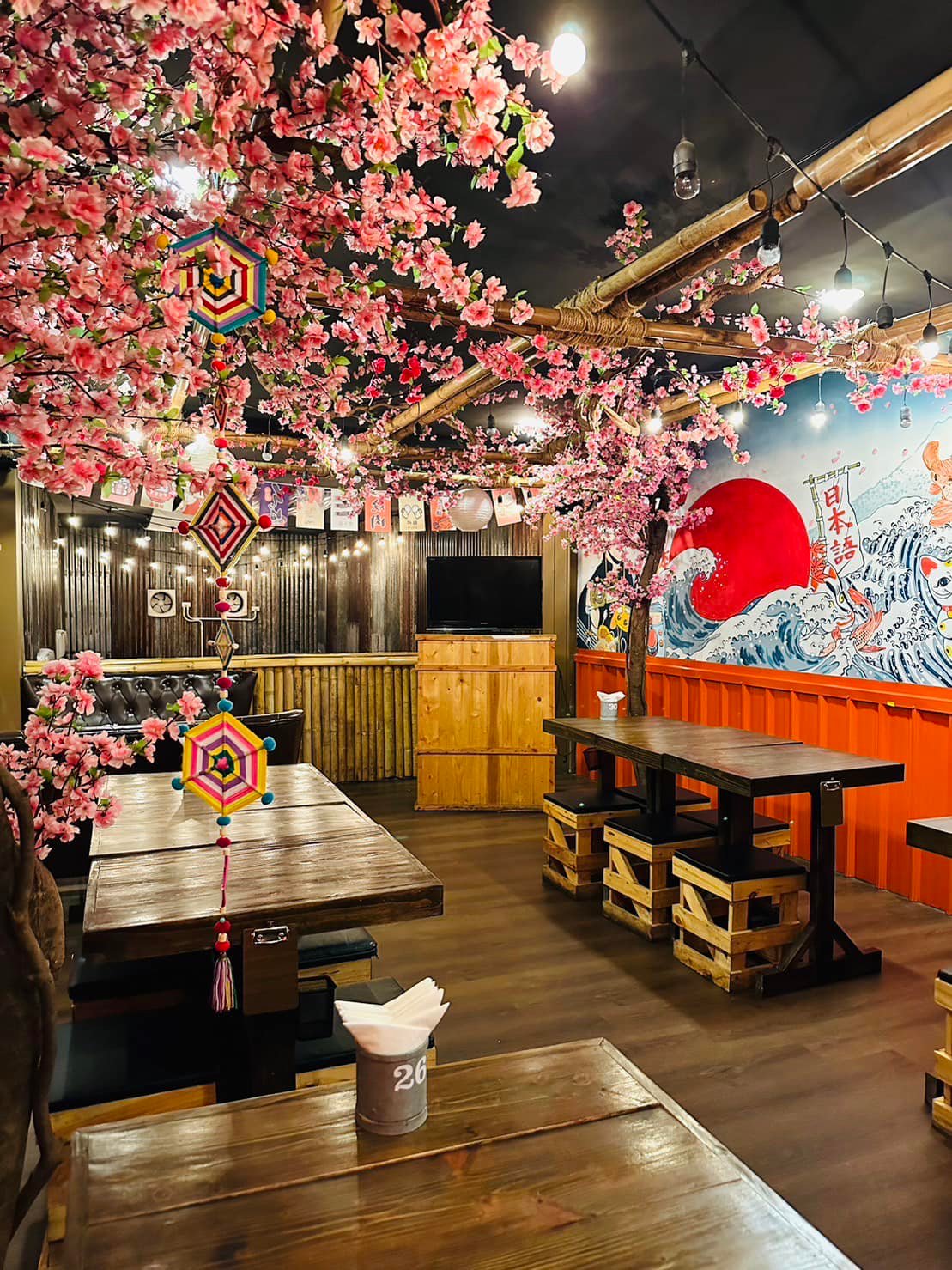 GREENSMOKED, ยำปูม้าเจ็ดยอด, สาขาเชียงใหม่, Izakaya Okada, ข้าวต้มย้ง, ข้าวต้มชาววัง, ขนมจีนสันป่าข่อย, ลาบบังเกอร์ by ช.ช้าง, ไก่ทอดเที่ยงคืน, สาขา 2.3 บ้านมอญ, หมี่กระดาษ ตลาดช้างเผือก, เต๋อตำยำระเบิด เชียงใหม่, มาม่าฟ้าธานี เชียงใหม่, ข้าวต้มแดง2 ข้างวัดแสนฝาง, อ๋องทิพย์รส