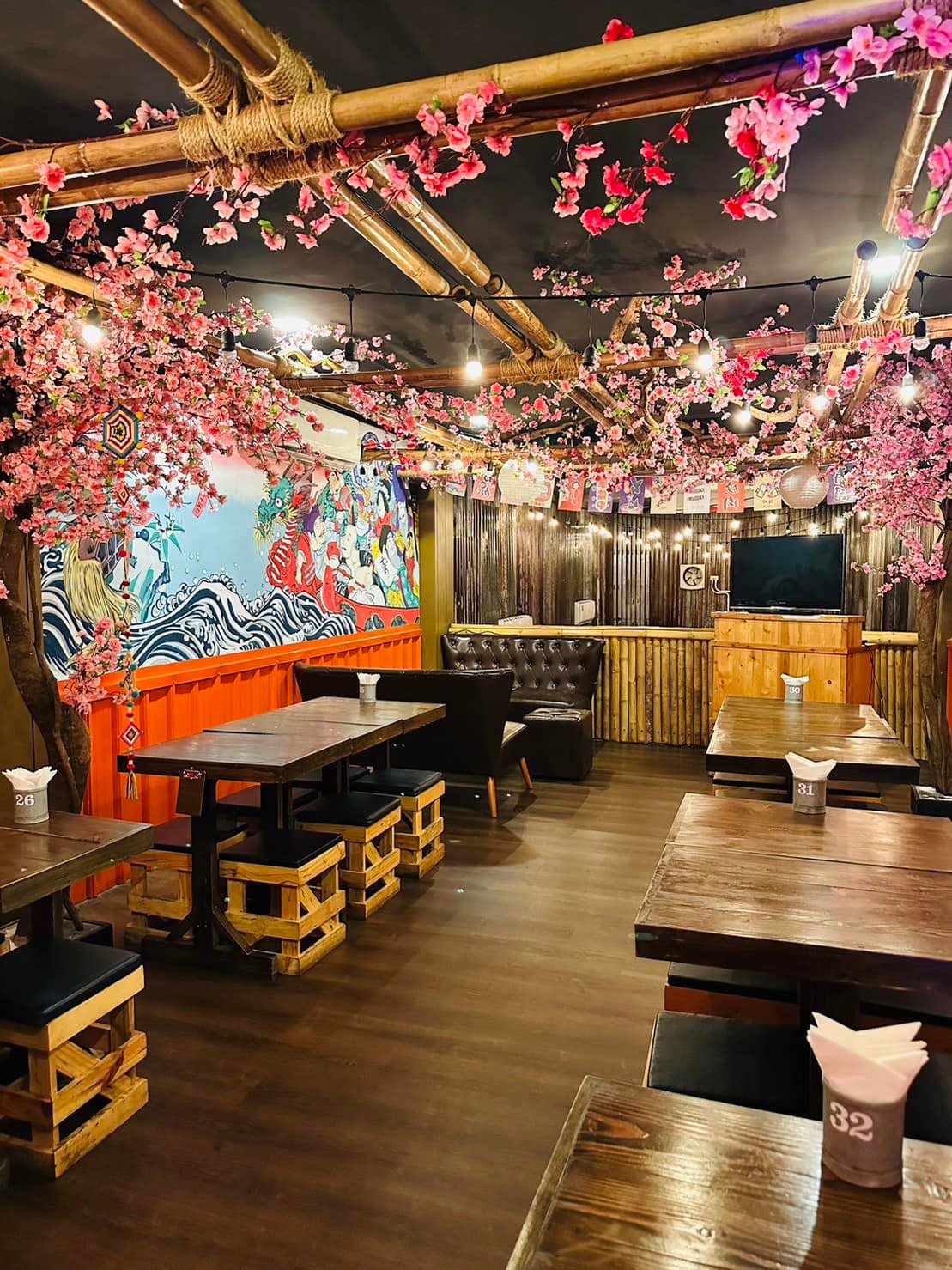 GREENSMOKED, ยำปูม้าเจ็ดยอด, สาขาเชียงใหม่, Izakaya Okada, ข้าวต้มย้ง, ข้าวต้มชาววัง, ขนมจีนสันป่าข่อย, ลาบบังเกอร์ by ช.ช้าง, ไก่ทอดเที่ยงคืน, สาขา 2.3 บ้านมอญ, หมี่กระดาษ ตลาดช้างเผือก, เต๋อตำยำระเบิด เชียงใหม่, มาม่าฟ้าธานี เชียงใหม่, ข้าวต้มแดง2 ข้างวัดแสนฝาง, อ๋องทิพย์รส