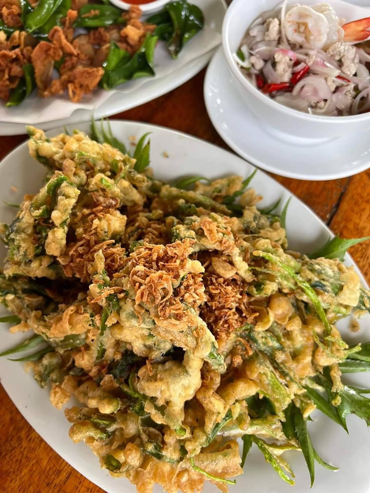 ครัวผักสด, Iconic Club Style, แก้วติ่มซำ, ตำ มึน มึน น., สวนอาหารริเวอร์ไซด์การเด้น, ยายปวด, ลุย, นิวแซ่บสุดซอย, ครัวตาอ้อซีฟู๊ด ชุมพร, ลุงเผล็นกุ้งหลวง, แม่ไม้ซีฟู้ด, ครัวสวนตาจี๊ด, ฟารีดาชาโรตี สาขาชุมพร, ก๋วยเตี๋ยวเนื้อนายดำ, ครัวทุ่งแพะ, บ้านพรรคพวก, ร้านอาหารตะเกียงไทยชุมพร, โกเหลียง, ครัวบ้านริมน้ำ ไร่ล่างซิตี้, พนังตักซีฟู๊ด คาเฟ่&amp;บาร์, ติ่มซำ หอเจี๊ยะ at ชุมพร, ครัวคุณจักษ์