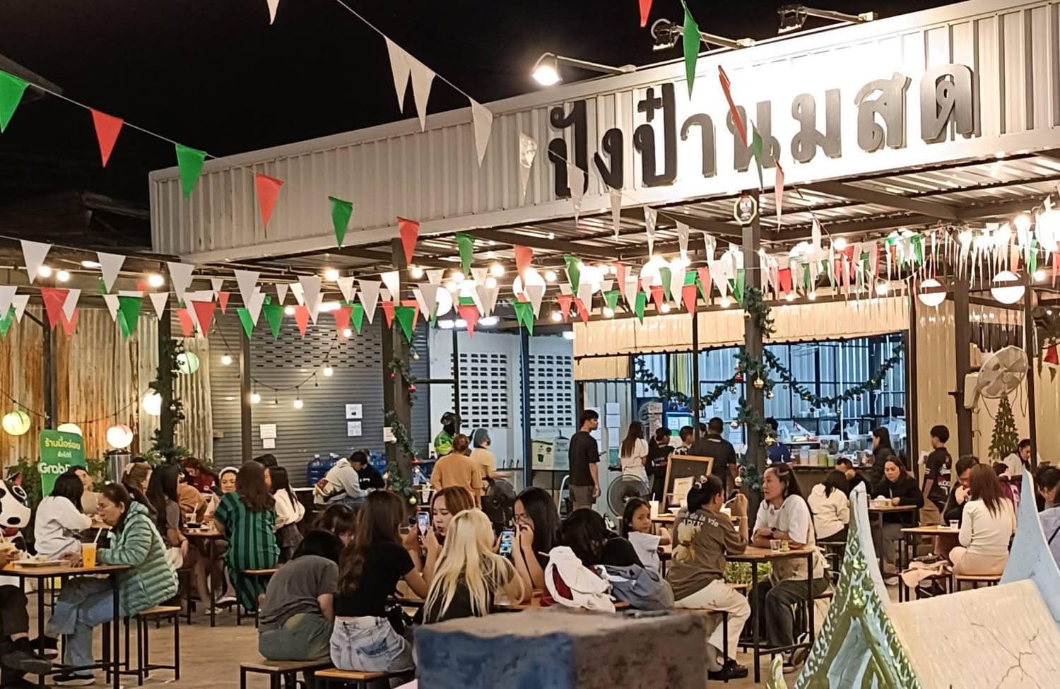 ชบาบาร์น ครัวอีสานวินเทจ อุดรธานี, Boombim Tree House บ้านเล็กในซอยลับ, BEYOND CAFE, ปังป๋านมสด สาขา2 วงเวียนกรมหลวง