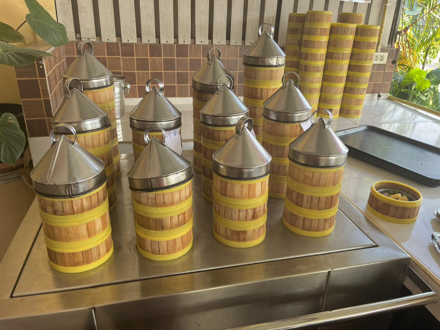 มันโภชนา, เรอดังซีฟู้ด, บ้านเขาหลักซีฟู้ด, ครัวนายอั๊ง เขาหลัก, ครัวมาดาม, เล่าลือ, ครัวผู้พัน เขาหลัก, แปะเถียร เป็ดย่าง เขาหลัก, Peter Pan, เจ๊น้อง ร้านอาหารพื้นเมืองพังงา, KhaoLak Phu View, ครัว หลวงเทน (หรอยที่สุดในเมืองมนุษย์), ครัวน้ำตา