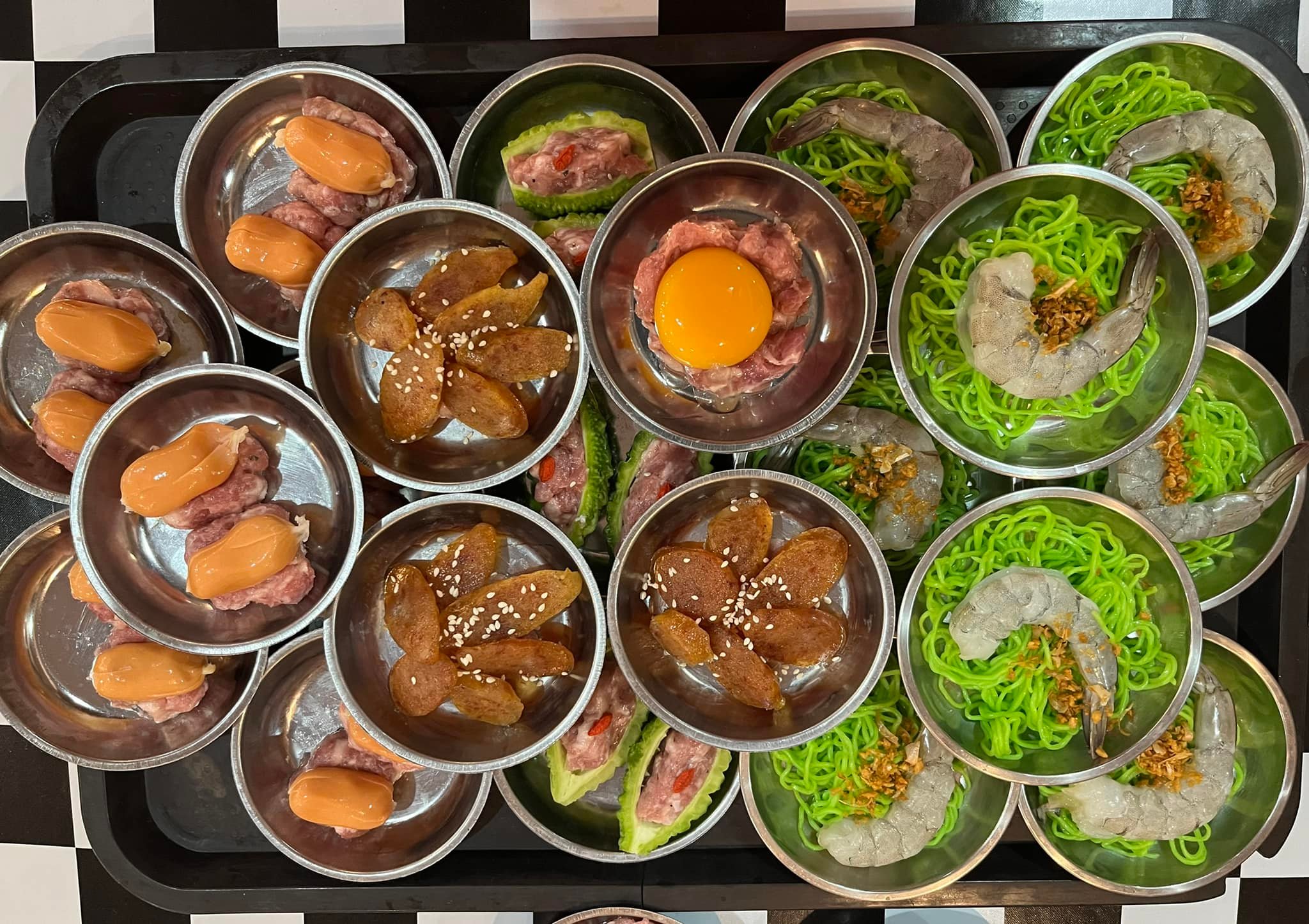 มันโภชนา, เรอดังซีฟู้ด, บ้านเขาหลักซีฟู้ด, ครัวนายอั๊ง เขาหลัก, ครัวมาดาม, เล่าลือ, ครัวผู้พัน เขาหลัก, แปะเถียร เป็ดย่าง เขาหลัก, Peter Pan, เจ๊น้อง ร้านอาหารพื้นเมืองพังงา, KhaoLak Phu View, ครัว หลวงเทน (หรอยที่สุดในเมืองมนุษย์), ครัวน้ำตา