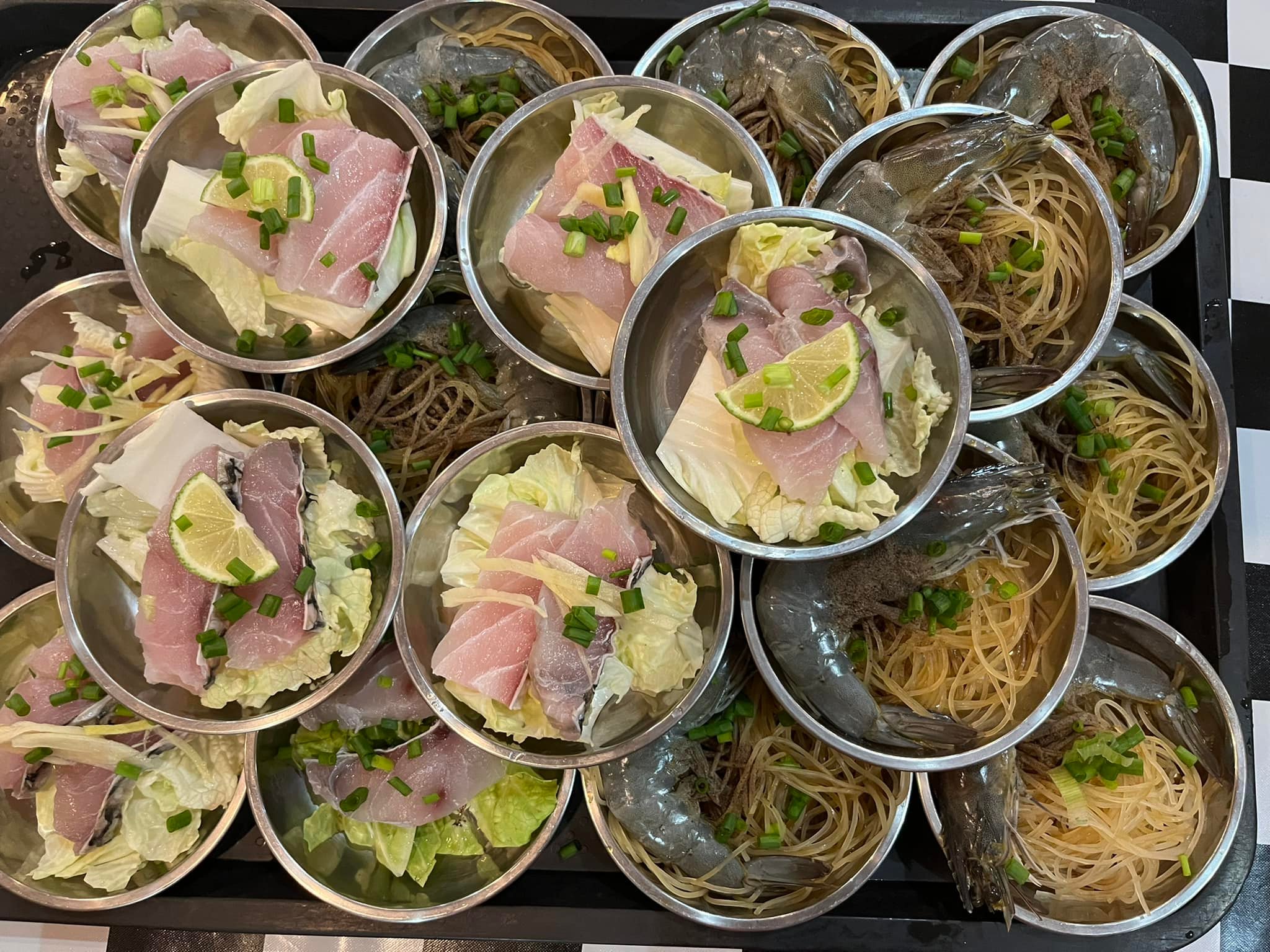 มันโภชนา, เรอดังซีฟู้ด, บ้านเขาหลักซีฟู้ด, ครัวนายอั๊ง เขาหลัก, ครัวมาดาม, เล่าลือ, ครัวผู้พัน เขาหลัก, แปะเถียร เป็ดย่าง เขาหลัก, Peter Pan, เจ๊น้อง ร้านอาหารพื้นเมืองพังงา, KhaoLak Phu View, ครัว หลวงเทน (หรอยที่สุดในเมืองมนุษย์), ครัวน้ำตา