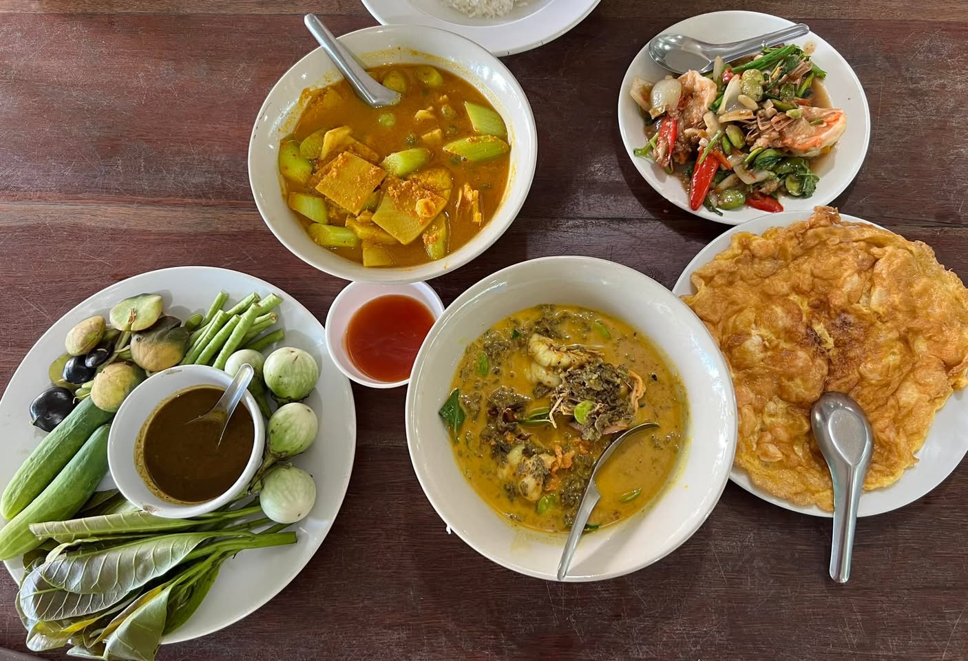 มันโภชนา, เรอดังซีฟู้ด, บ้านเขาหลักซีฟู้ด, ครัวนายอั๊ง เขาหลัก, ครัวมาดาม, เล่าลือ, ครัวผู้พัน เขาหลัก, แปะเถียร เป็ดย่าง เขาหลัก, Peter Pan, เจ๊น้อง ร้านอาหารพื้นเมืองพังงา, KhaoLak Phu View, ครัว หลวงเทน (หรอยที่สุดในเมืองมนุษย์), ครัวน้ำตา