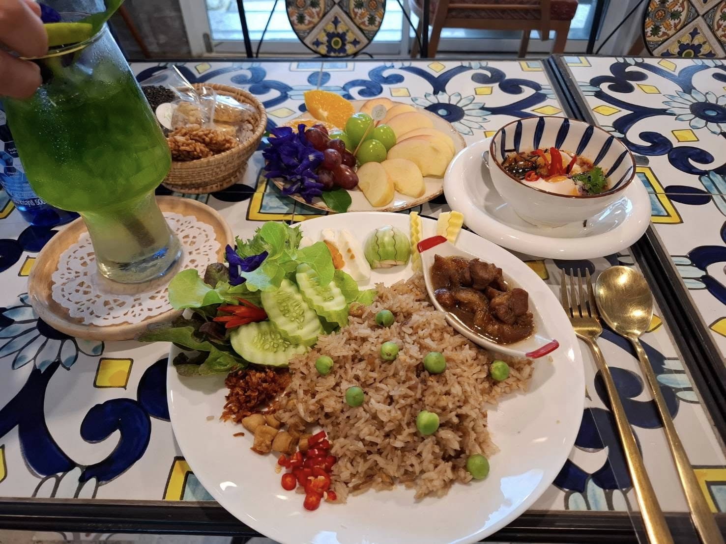 Moungngwezin, หมี่เกี๊ยวมากองต้า ลำปาง, Memory Cafe &amp; Guesthouse, At One กาดกองต้า, ร้านขนมจีนต้นมะดันลำปาง, Pang suree art home