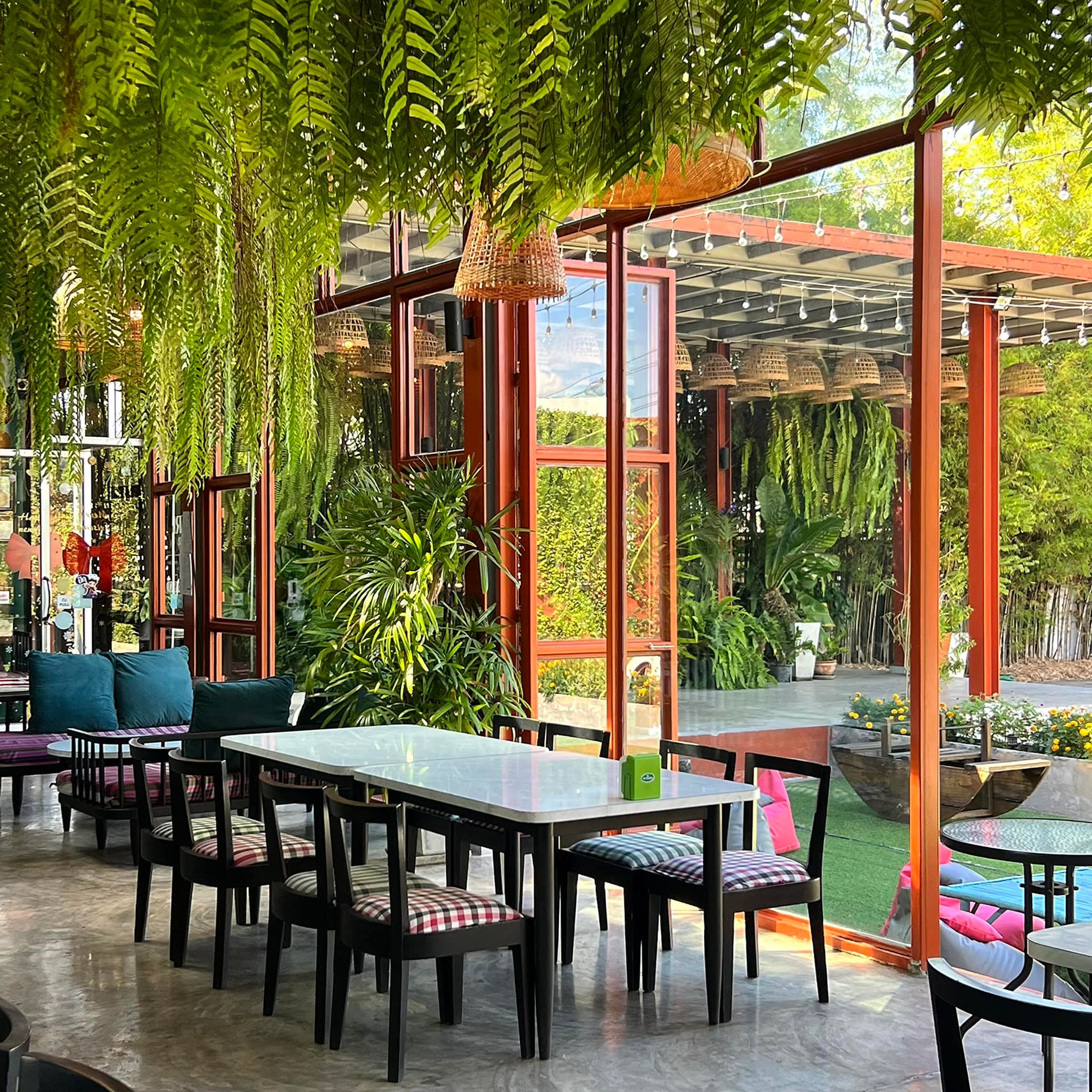 แคลิฟอร์เนียลาบก้อย &amp; เนื้อวัวสด, หลังวัง, เป็ดย่างคูเมือง, ร้านเป็ดย่างคูเมือง เปิดบริการตามปกติ ทุกวัน 08.00-18.00 น., สอบถามเพิ่มเติม โทร. 093-484-8687, จิ้งนำ ขาหมู, ไก่ย่างสีดา, มีไฮมีนา, ร้านอีสาน ประตูนำชัย, บุรีรัมย์เป็ดย่าง, ร้านอาหารตรี คาเฟ่ แอนด์ เรสเตอรองต์, สองพี่น้อง