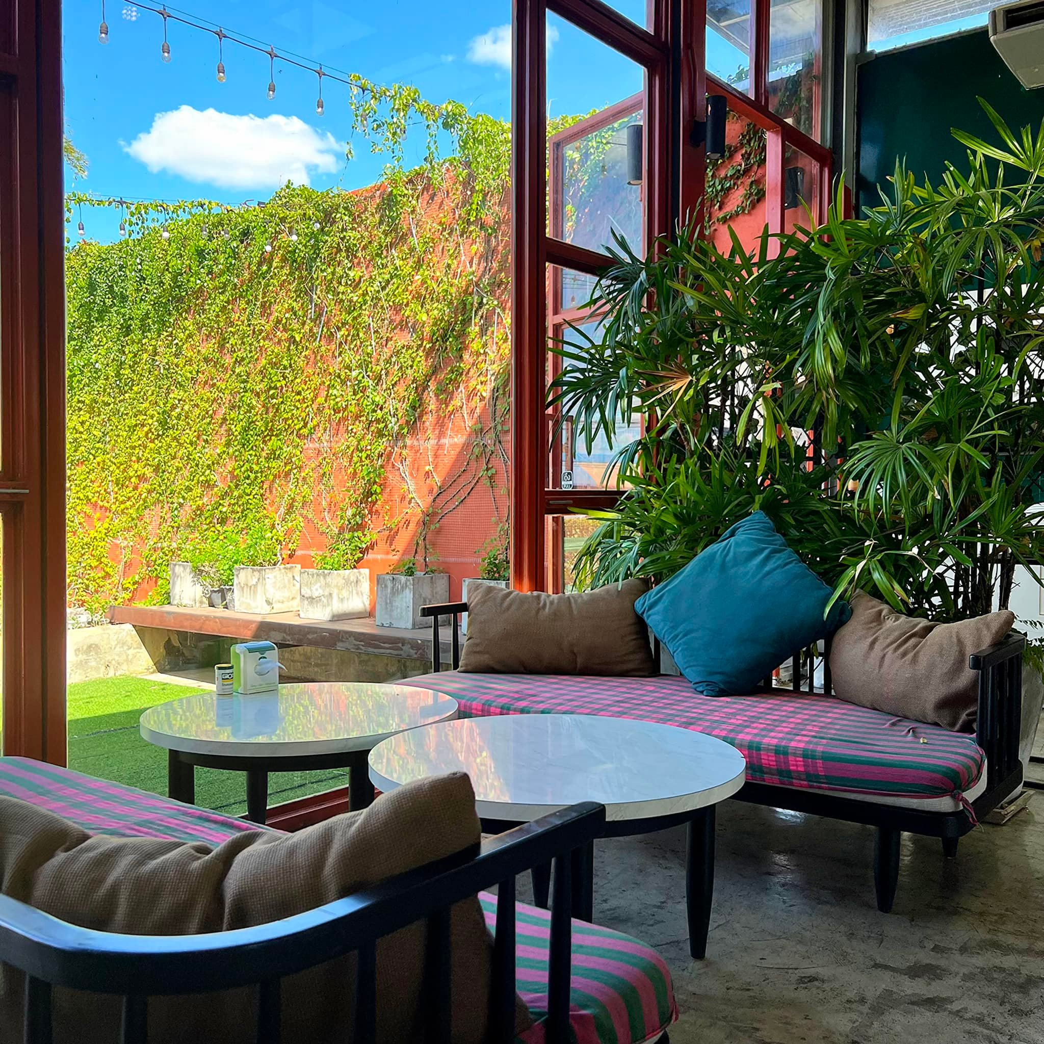 แคลิฟอร์เนียลาบก้อย &amp; เนื้อวัวสด, หลังวัง, เป็ดย่างคูเมือง, ร้านเป็ดย่างคูเมือง เปิดบริการตามปกติ ทุกวัน 08.00-18.00 น., สอบถามเพิ่มเติม โทร. 093-484-8687, จิ้งนำ ขาหมู, ไก่ย่างสีดา, มีไฮมีนา, ร้านอีสาน ประตูนำชัย, บุรีรัมย์เป็ดย่าง, ร้านอาหารตรี คาเฟ่ แอนด์ เรสเตอรองต์, สองพี่น้อง