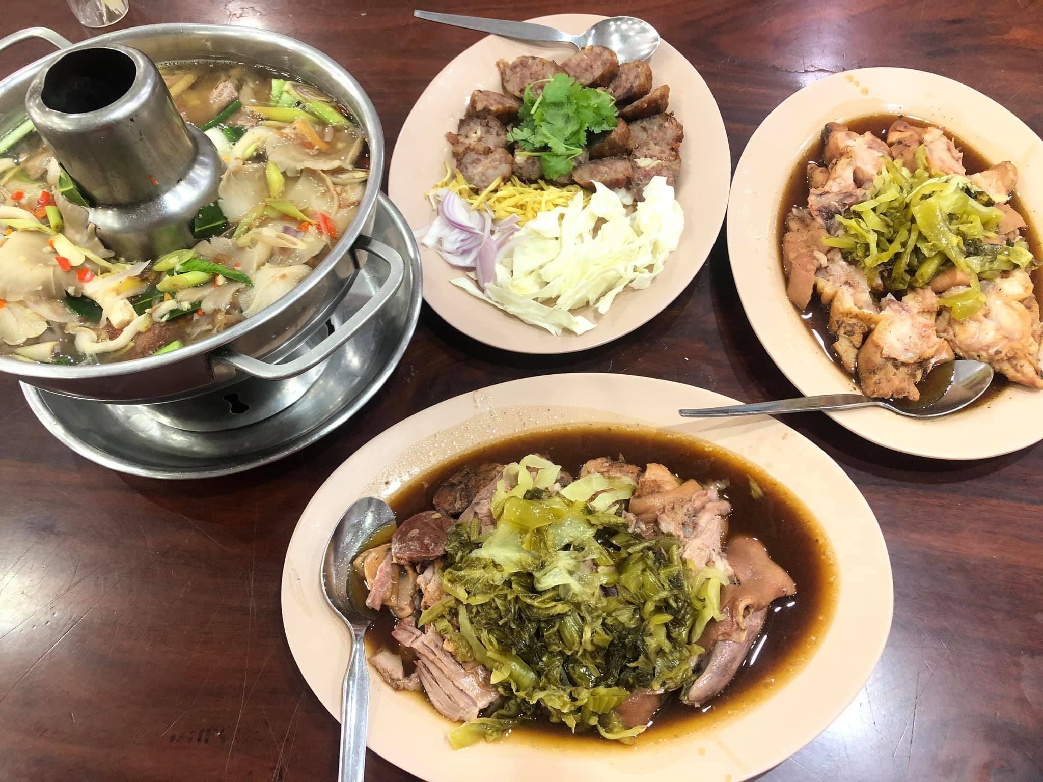 แคลิฟอร์เนียลาบก้อย &amp; เนื้อวัวสด, หลังวัง, เป็ดย่างคูเมือง, ร้านเป็ดย่างคูเมือง เปิดบริการตามปกติ ทุกวัน 08.00-18.00 น., สอบถามเพิ่มเติม โทร. 093-484-8687, จิ้งนำ ขาหมู, ไก่ย่างสีดา, มีไฮมีนา, ร้านอีสาน ประตูนำชัย, บุรีรัมย์เป็ดย่าง, ร้านอาหารตรี คาเฟ่ แอนด์ เรสเตอรองต์, สองพี่น้อง