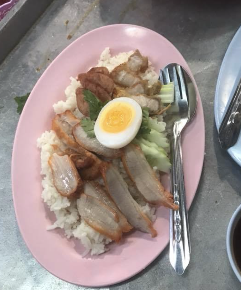 เป็ดพะโล้นายหนับ ตลาดน้ำดอนหวาย, ปังพอนด์_ดอนหวาย, ครัวบ้านเตี่ย ตลาดน้ำวัดดอนหวาย, แพสุวรรณรัตน์ ตลาดริมน้ำดอนหวาย, เป็ดพะโล้นายโอ, เพชรเบเกอรี่, ปลาต้มเค็มป้าต้อย (ตลาดดอนหวาย), ขนมชั้น แสงดาว, ตลาดริมน้ำวัดดอนหวาย จ.นครปฐม, ร้านขนมสอดไส้ผู้พัน - ตลาดน้ำดอนหวาย, ขนมหวานเจ๊โส่ย..ตลาดดอนหวาย, ศรียาภัย ไอศครีมกะทิสด, ขนมตาลป้าไข่, ขนมไทย เจิมทอง ตลาดดอนหวาย, ร้านขนมมุสลิมโบราณ786 ขนมฝักบัว, ขนมเบื้องญวน ขนมหม้อแกงถั่ว, ไข่เค็มป้ายม, นิด หมี่กรอบมันกุ้ง, ร้านกวยจั๊บนายตือ ดอนหวาย