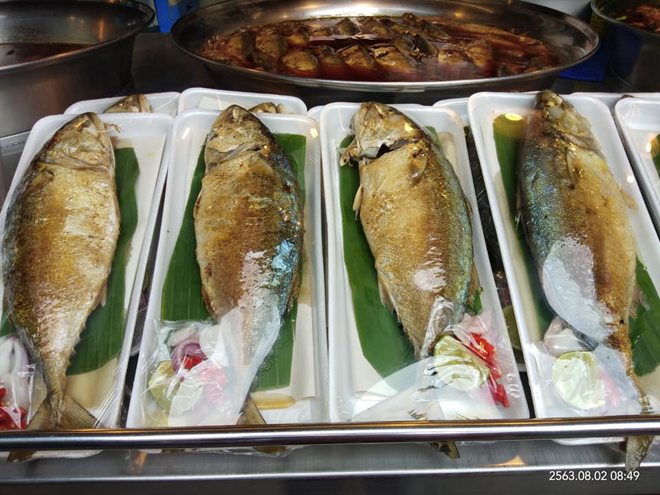 เป็ดพะโล้นายหนับ ตลาดน้ำดอนหวาย, ปังพอนด์_ดอนหวาย, ครัวบ้านเตี่ย ตลาดน้ำวัดดอนหวาย, แพสุวรรณรัตน์ ตลาดริมน้ำดอนหวาย, เป็ดพะโล้นายโอ, เพชรเบเกอรี่, ปลาต้มเค็มป้าต้อย (ตลาดดอนหวาย), ขนมชั้น แสงดาว, ตลาดริมน้ำวัดดอนหวาย จ.นครปฐม, ร้านขนมสอดไส้ผู้พัน - ตลาดน้ำดอนหวาย, ขนมหวานเจ๊โส่ย..ตลาดดอนหวาย, ศรียาภัย ไอศครีมกะทิสด, ขนมตาลป้าไข่, ขนมไทย เจิมทอง ตลาดดอนหวาย, ร้านขนมมุสลิมโบราณ786 ขนมฝักบัว, ขนมเบื้องญวน ขนมหม้อแกงถั่ว, ไข่เค็มป้ายม, นิด หมี่กรอบมันกุ้ง, ร้านกวยจั๊บนายตือ ดอนหวาย