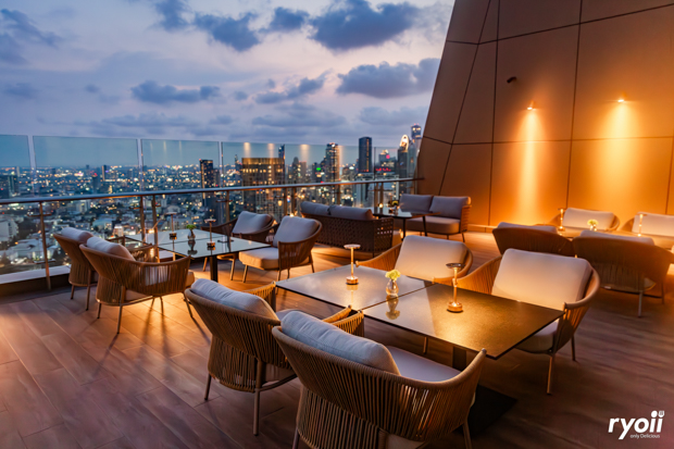 Level 50 by SEE FAH, Siam Yacht Club, Blue Sky, at Centara Grand, Mezzaluna Restaurant