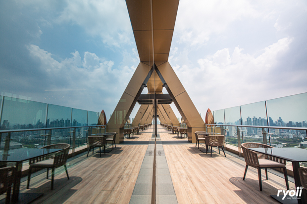 Level 50 by SEE FAH, Siam Yacht Club, Blue Sky, at Centara Grand, Mezzaluna Restaurant