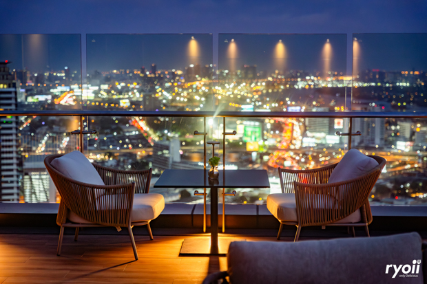 Level 50 by SEE FAH, Siam Yacht Club, Blue Sky, at Centara Grand, Mezzaluna Restaurant