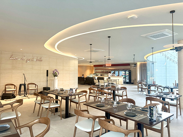 Level 50 by SEE FAH, Sanay Rooftop Bar, Cosmo Bar Bkk, Flashback Rooftop Bar, Dumbo BKK, Wallflowers Cafe, LeeLa Bar, 342 Bar, Peak-A-Boo Bar, SwingBar