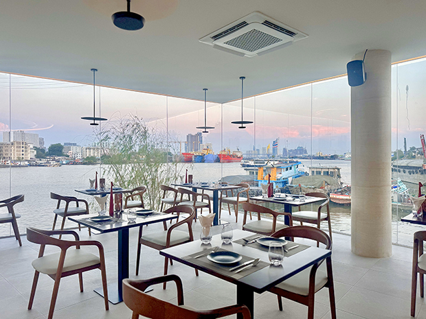 Level 50 by SEE FAH, Sanay Rooftop Bar, Cosmo Bar Bkk, Flashback Rooftop Bar, Dumbo BKK, Wallflowers Cafe, LeeLa Bar, 342 Bar, Peak-A-Boo Bar, SwingBar