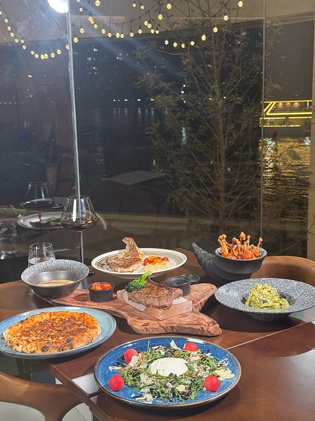 Level 50 by SEE FAH, Sanay Rooftop Bar, Cosmo Bar Bkk, Flashback Rooftop Bar, Dumbo BKK, Wallflowers Cafe, LeeLa Bar, 342 Bar, Peak-A-Boo Bar, SwingBar