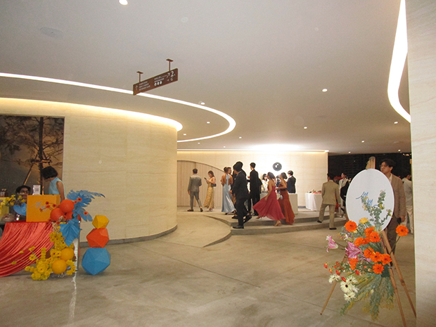 RARIN : BKK Riverside Venue, บ้านเอกเขนก ชัยพฤกษ์, The local Restaurant, Waterside Karaoke Restaurant, พหลวิว, River Wine Karaoke Restaurant, Green Bar and Restaurant, Chocolate Ville, Hard Rock Cafe Bangkok