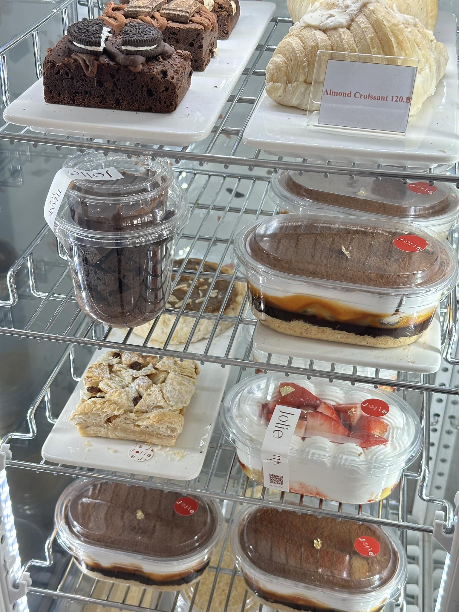 Jolie Cafe, Flat+White Cafe, Buttery Cafe, Glo bkk